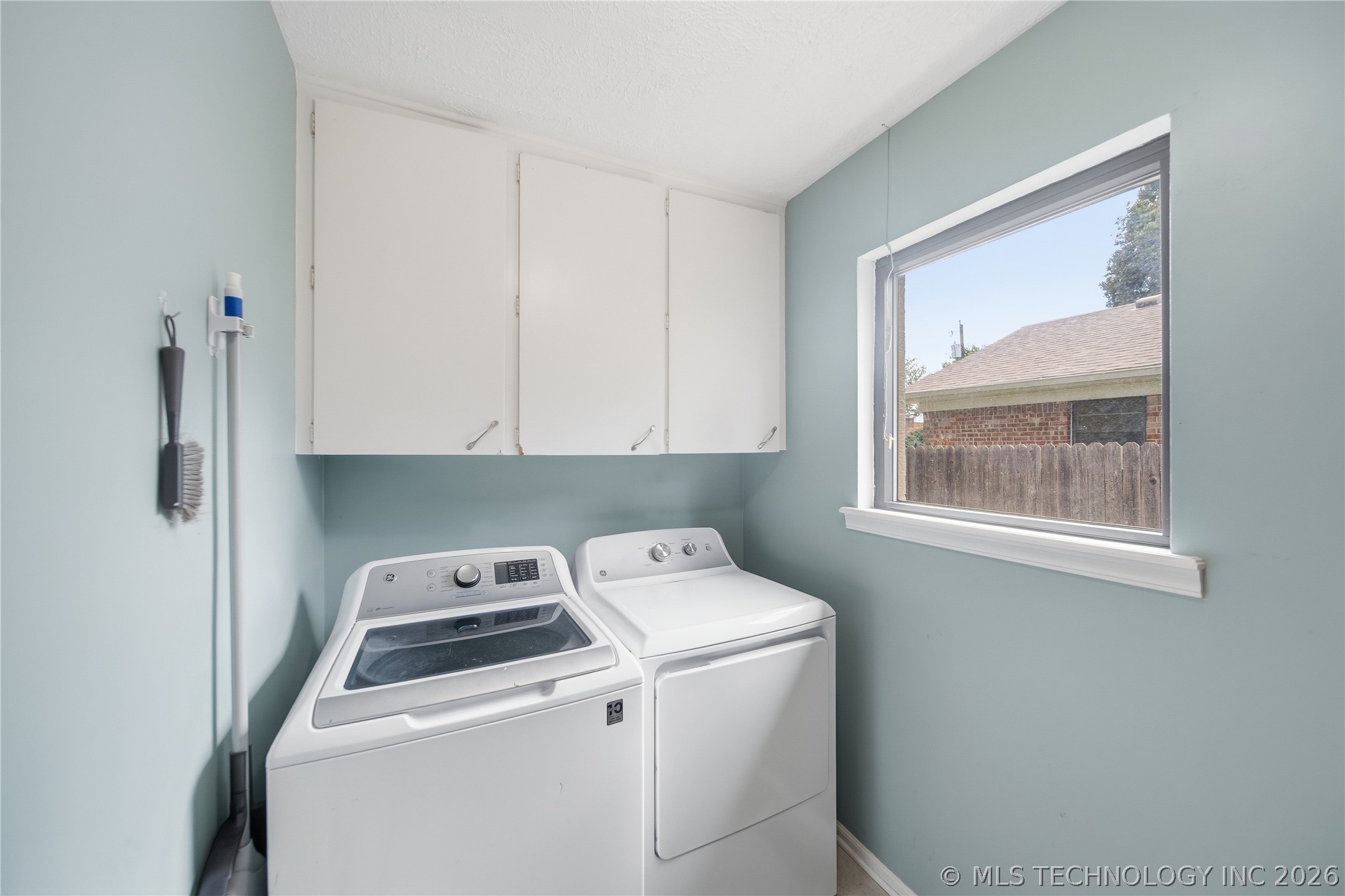 1862 E 57th Place Property Photo 23