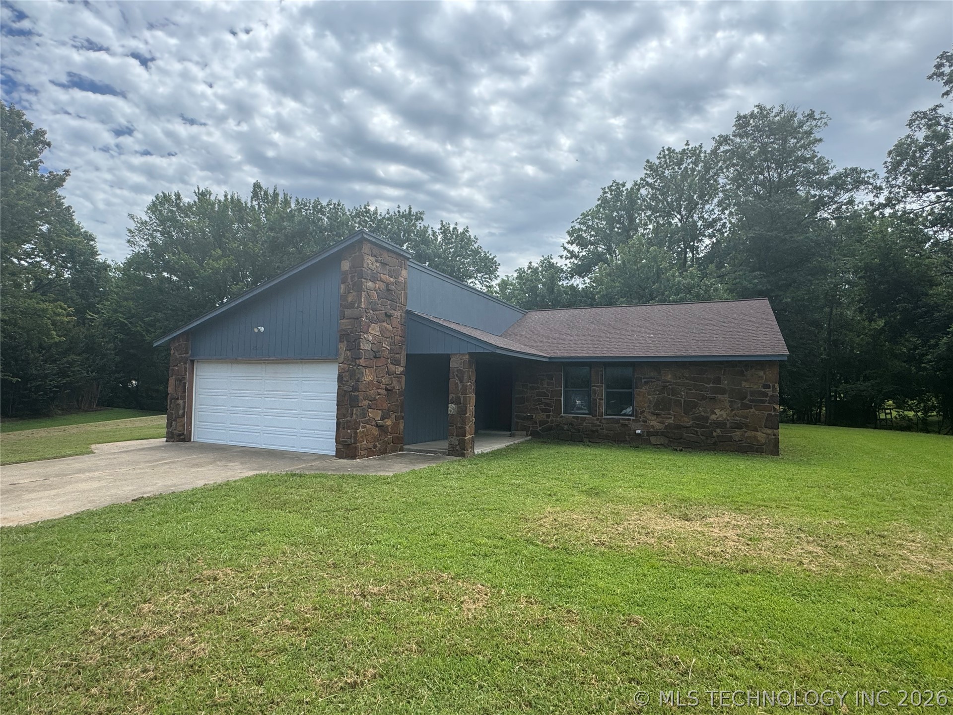 25216 Hickory Circle