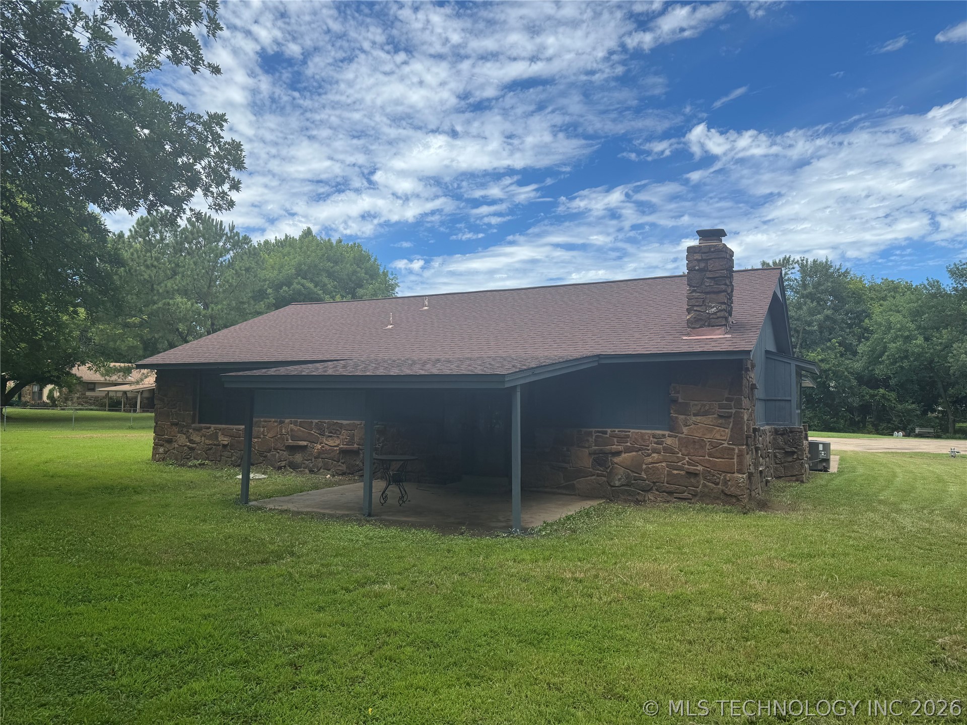 25216 Hickory Circle Property Photo 6
