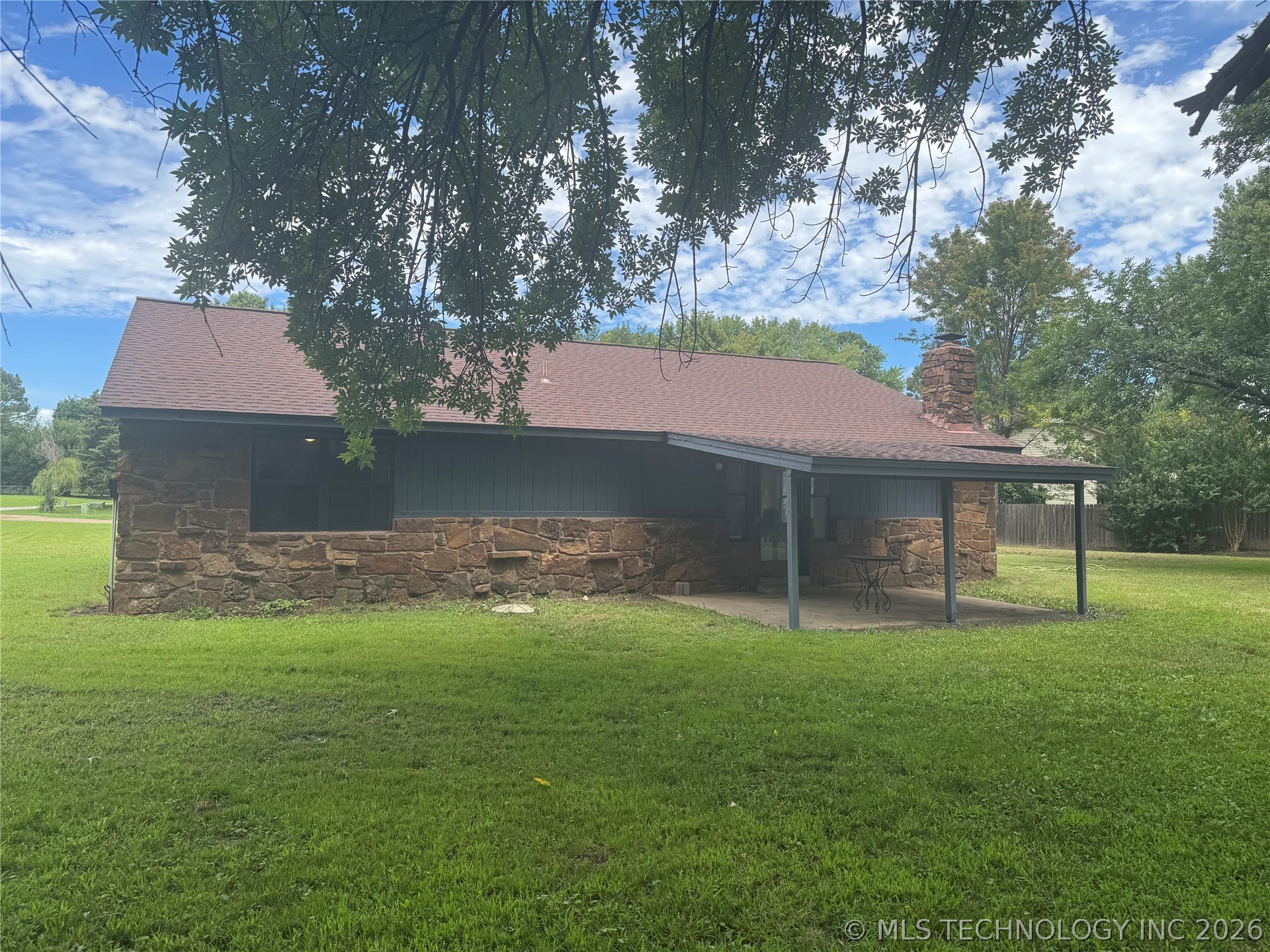 25216 Hickory Circle Property Photo 7