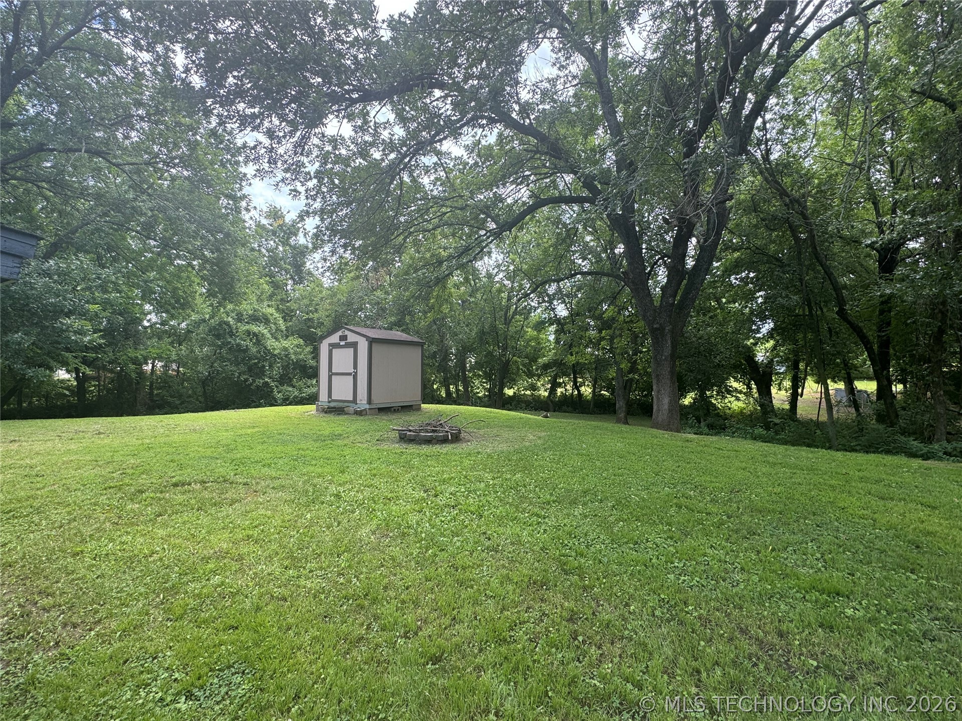 25216 Hickory Circle Property Photo 8