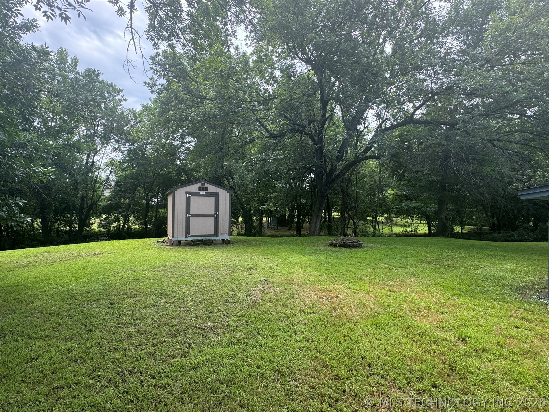 25216 Hickory Circle Property Photo 9