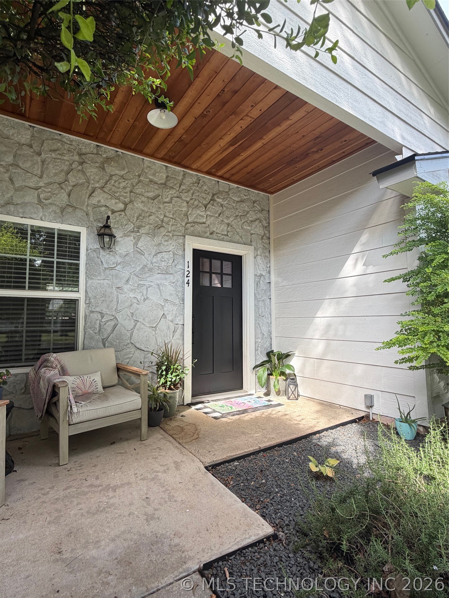 124 N Sunset Drive Property Photo 2