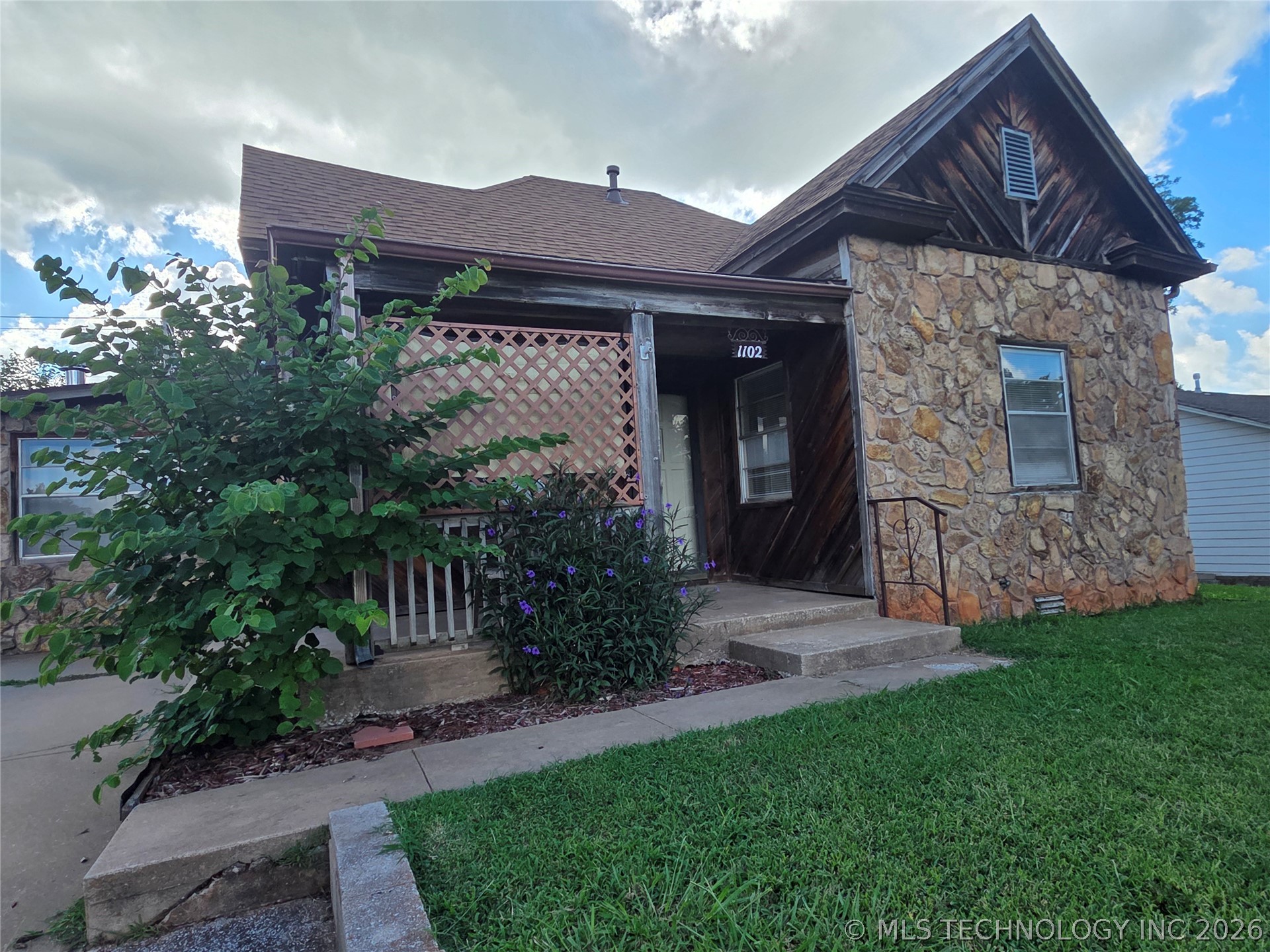 1102 N Park Property Photo 1