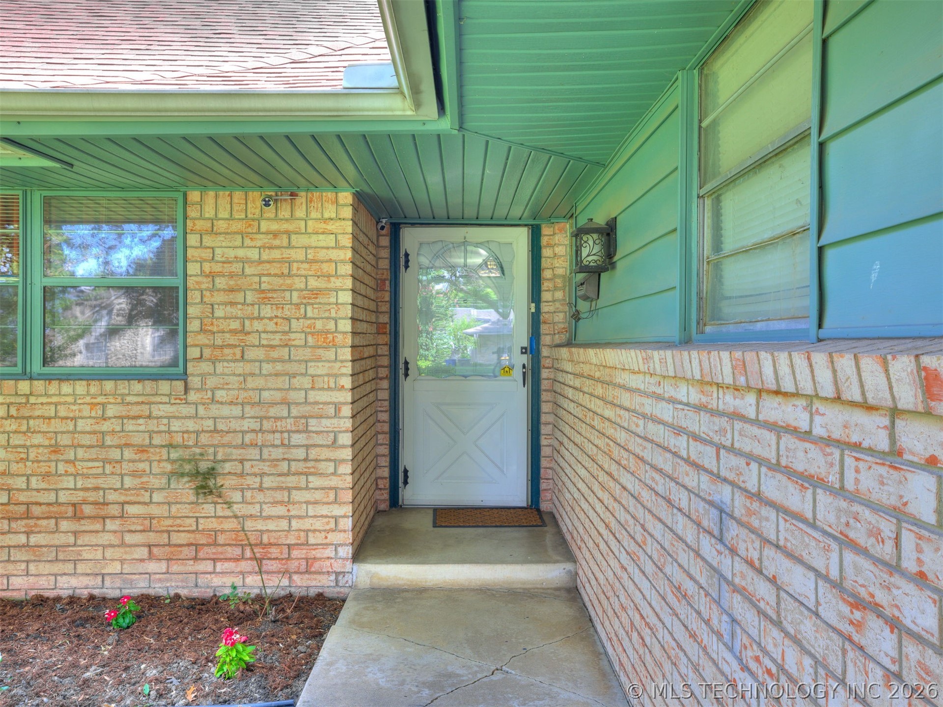 9260 E 32nd Place Property Photo 6