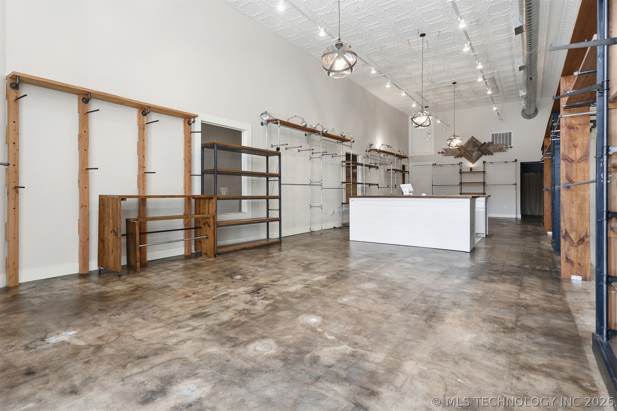 111 W Main Property Photo 4