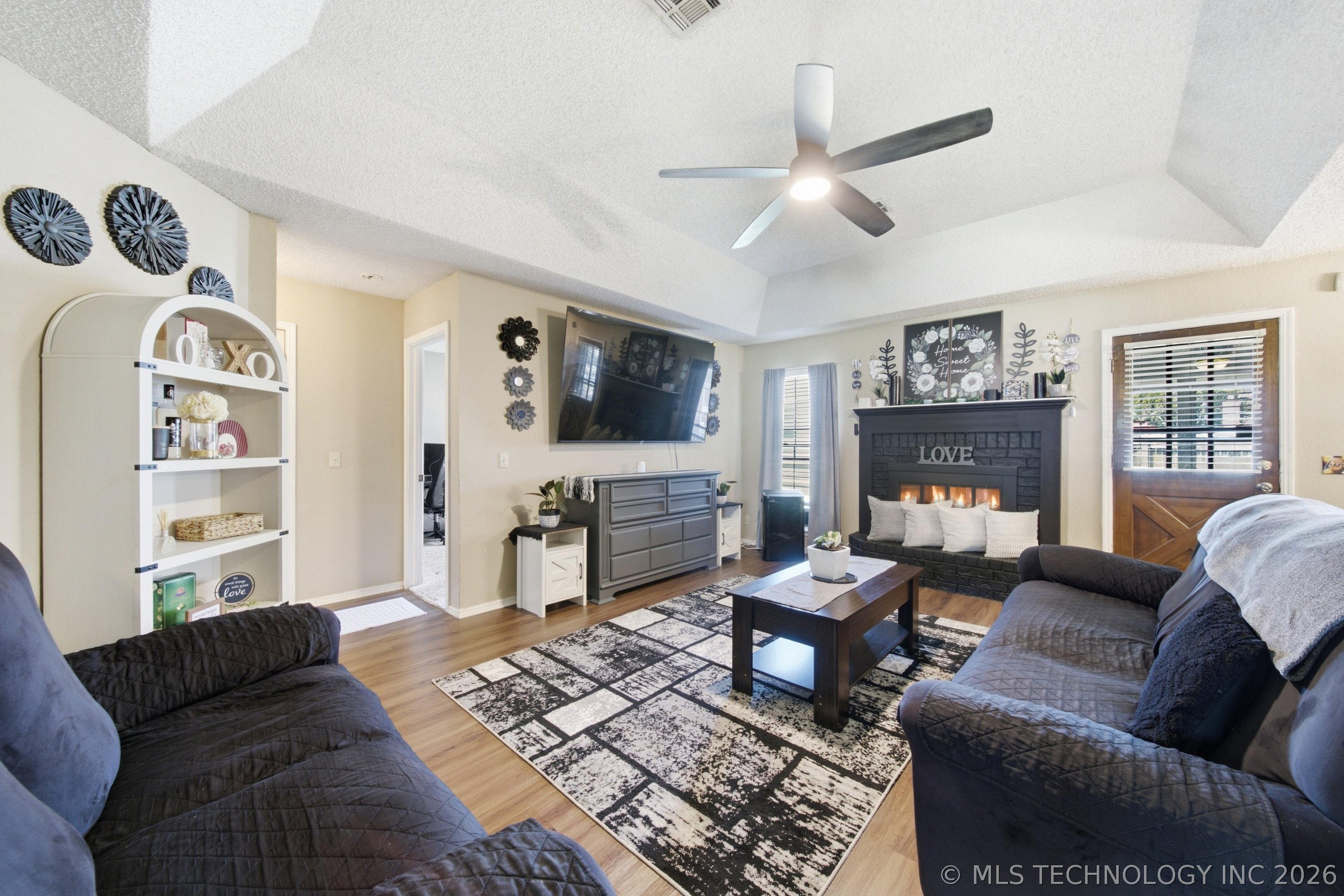 8809 E 95th Street Property Photo 7