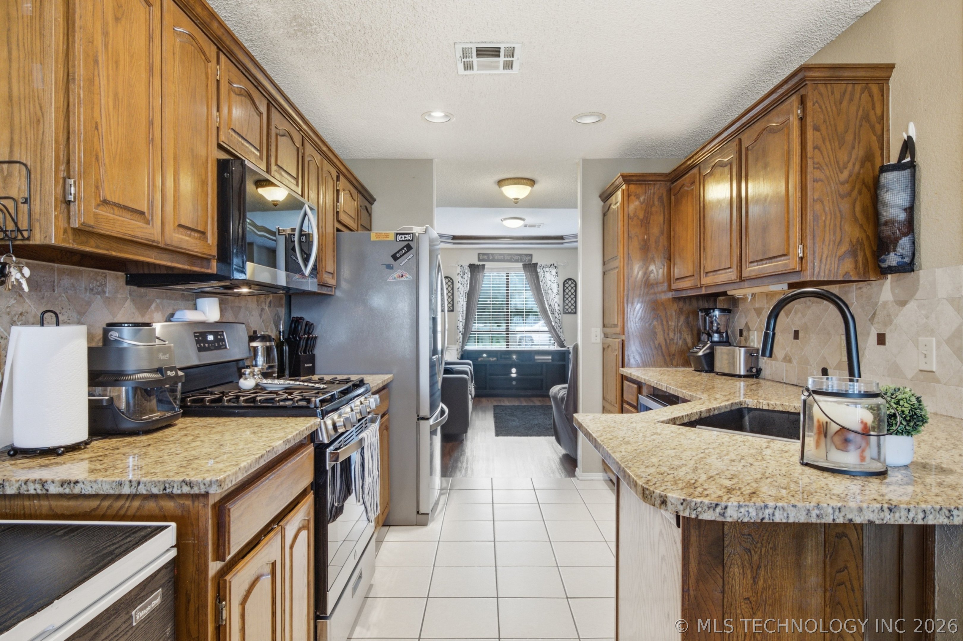 8809 E 95th Street Property Photo 12