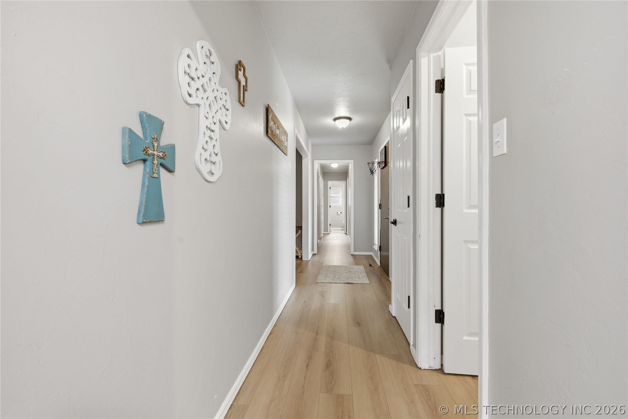 1332 Whispering Hills Property Photo 3