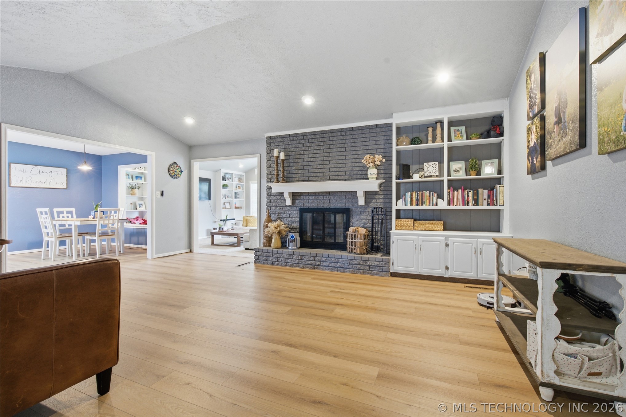 1332 Whispering Hills Property Photo 6