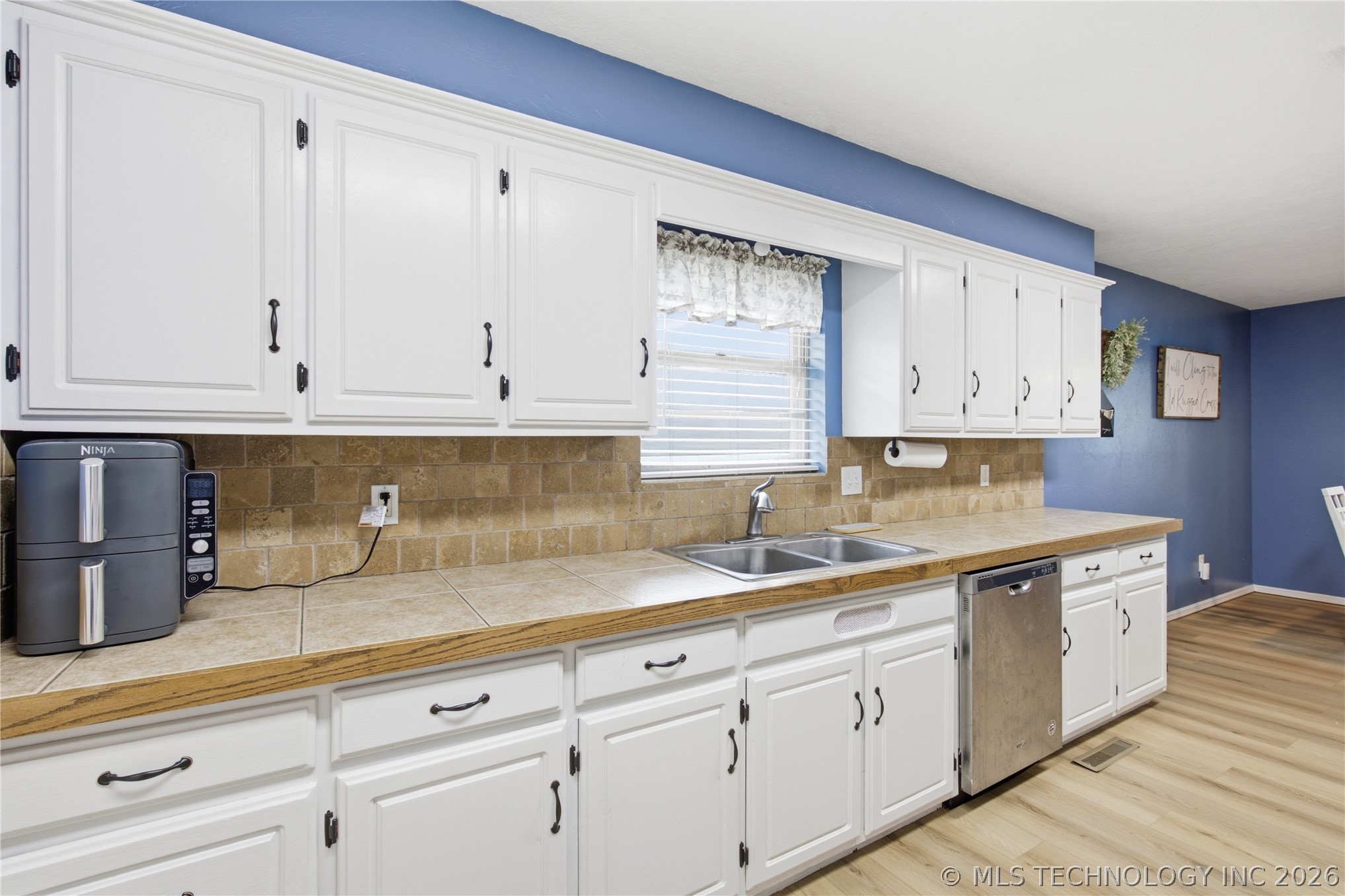 1332 Whispering Hills Property Photo 11