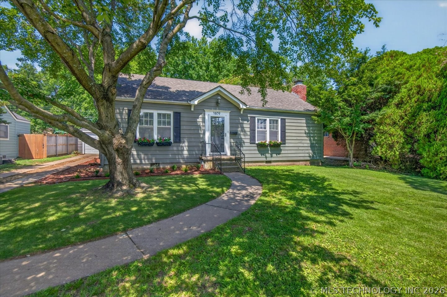 1809 S Dewey Avenue Property Photo 1