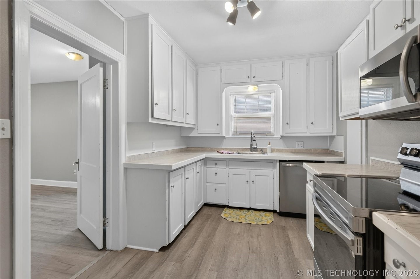 1809 S Dewey Avenue Property Photo 14
