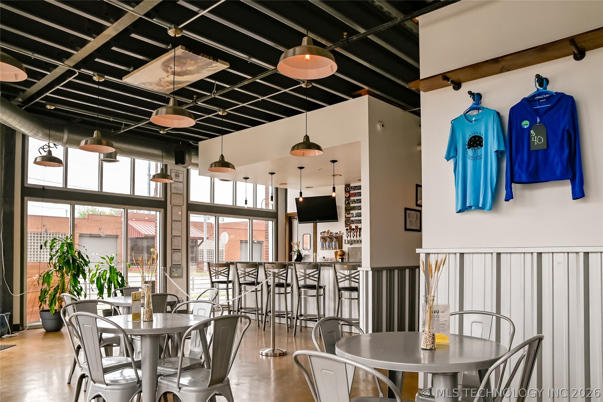 1147 S Lewis Avenue Property Photo 16
