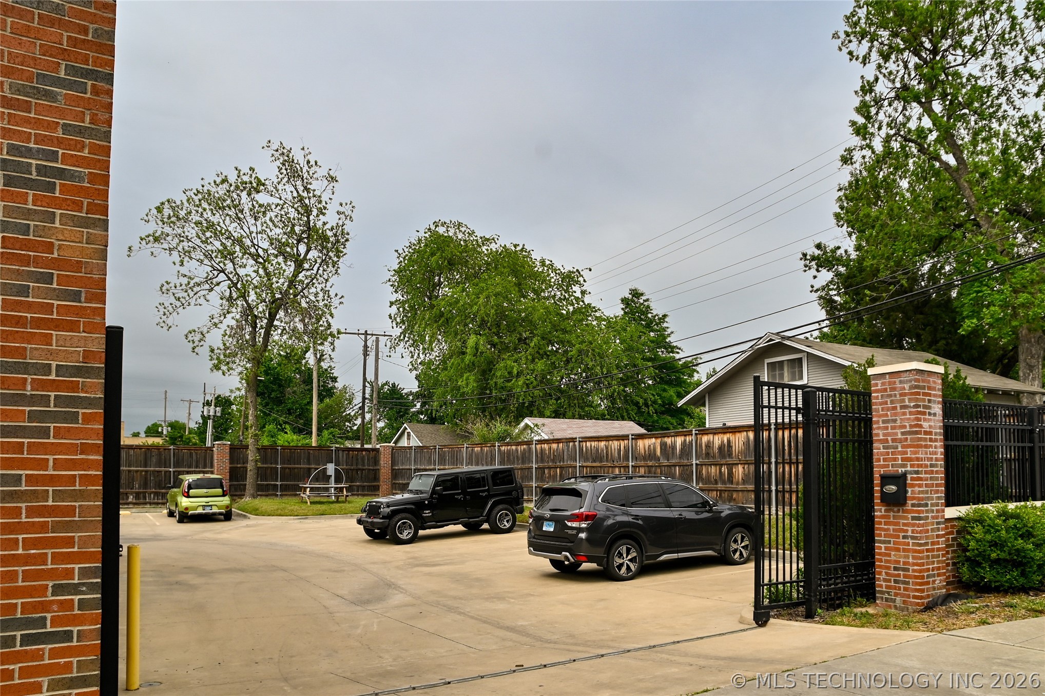 1147 S Lewis Avenue Property Photo 40