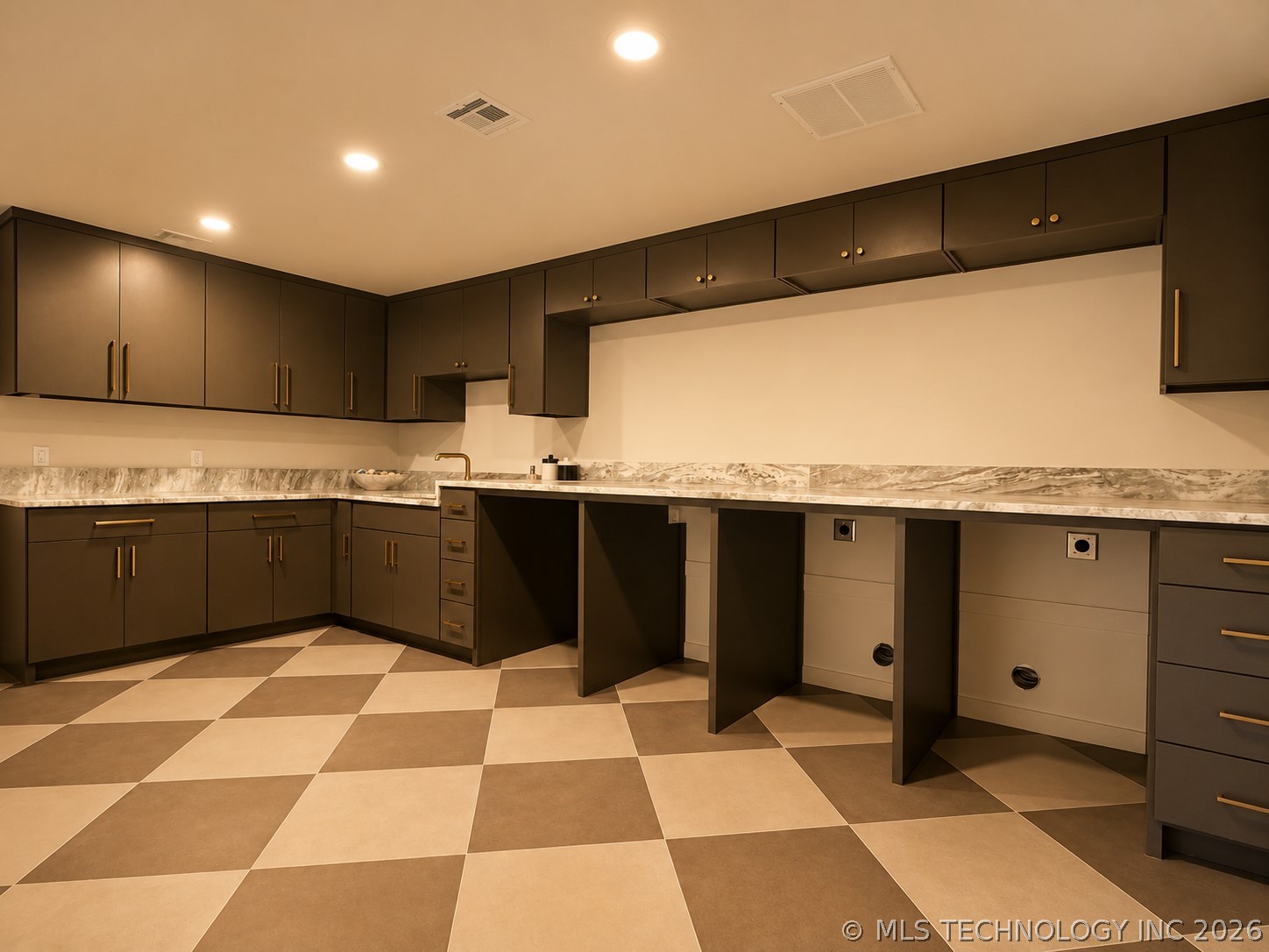 4717 S Atlanta Place Property Photo 16