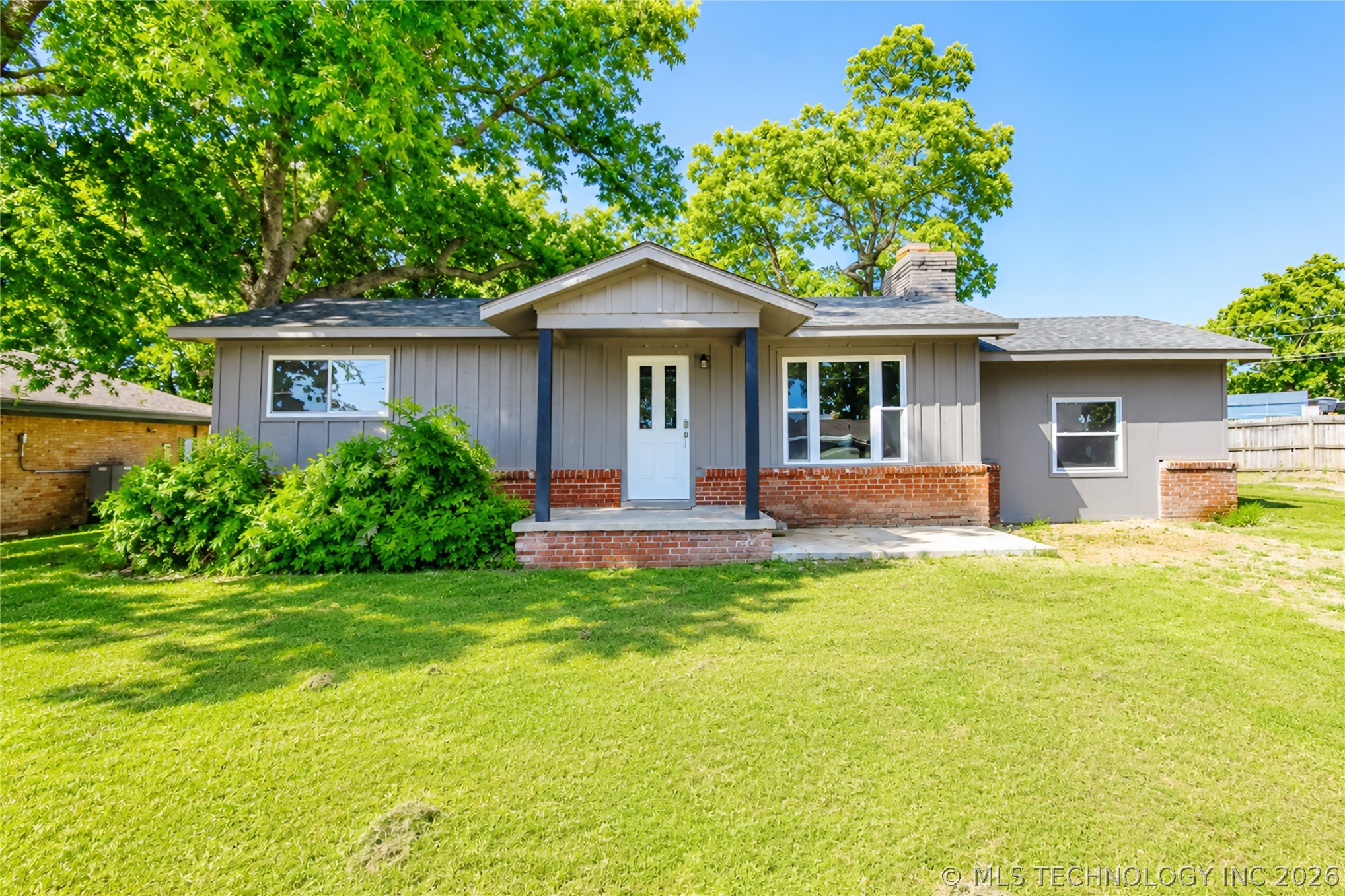 44 Lakeshore Drive Property Photo 1