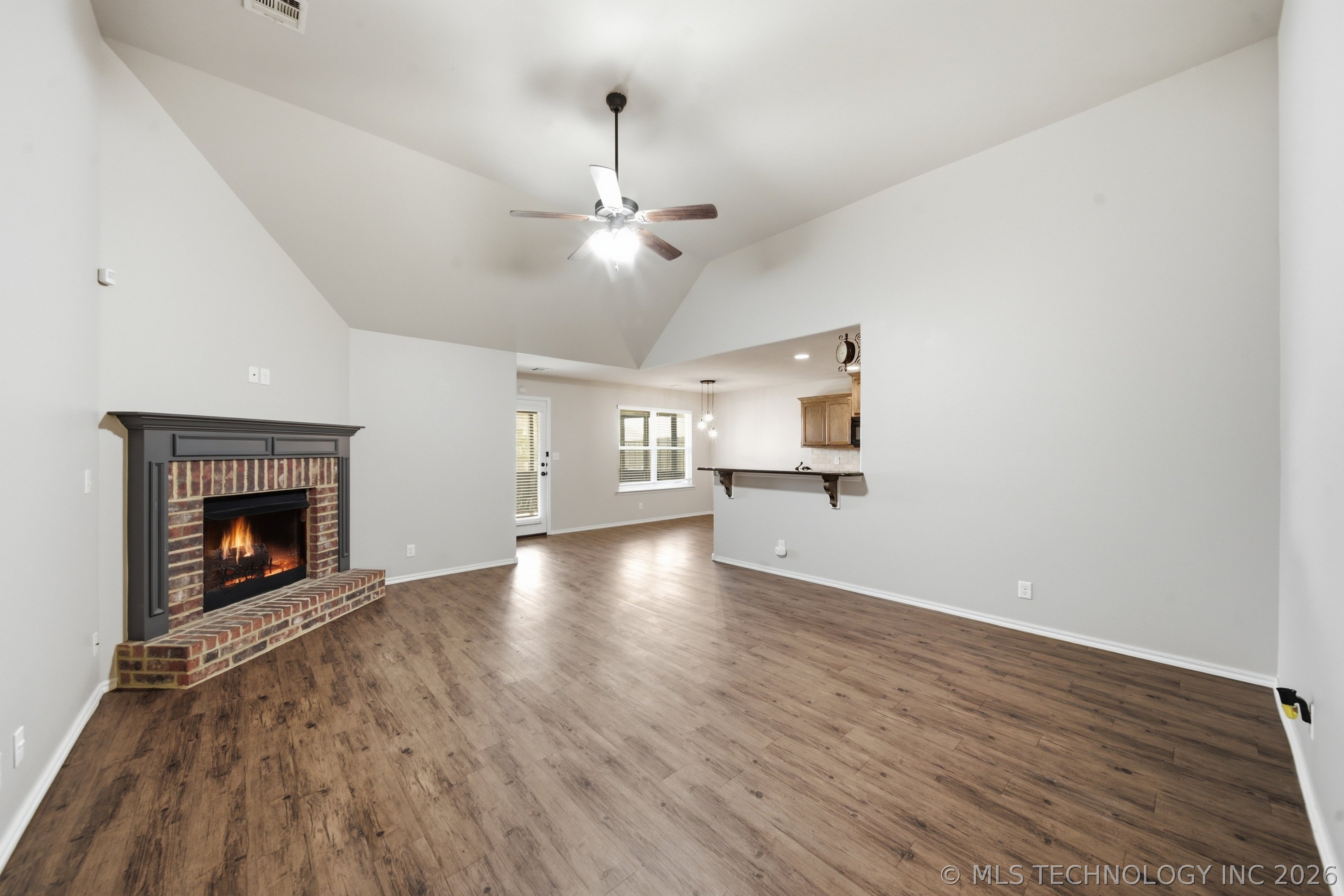 13328 S 21st Place Property Photo 4