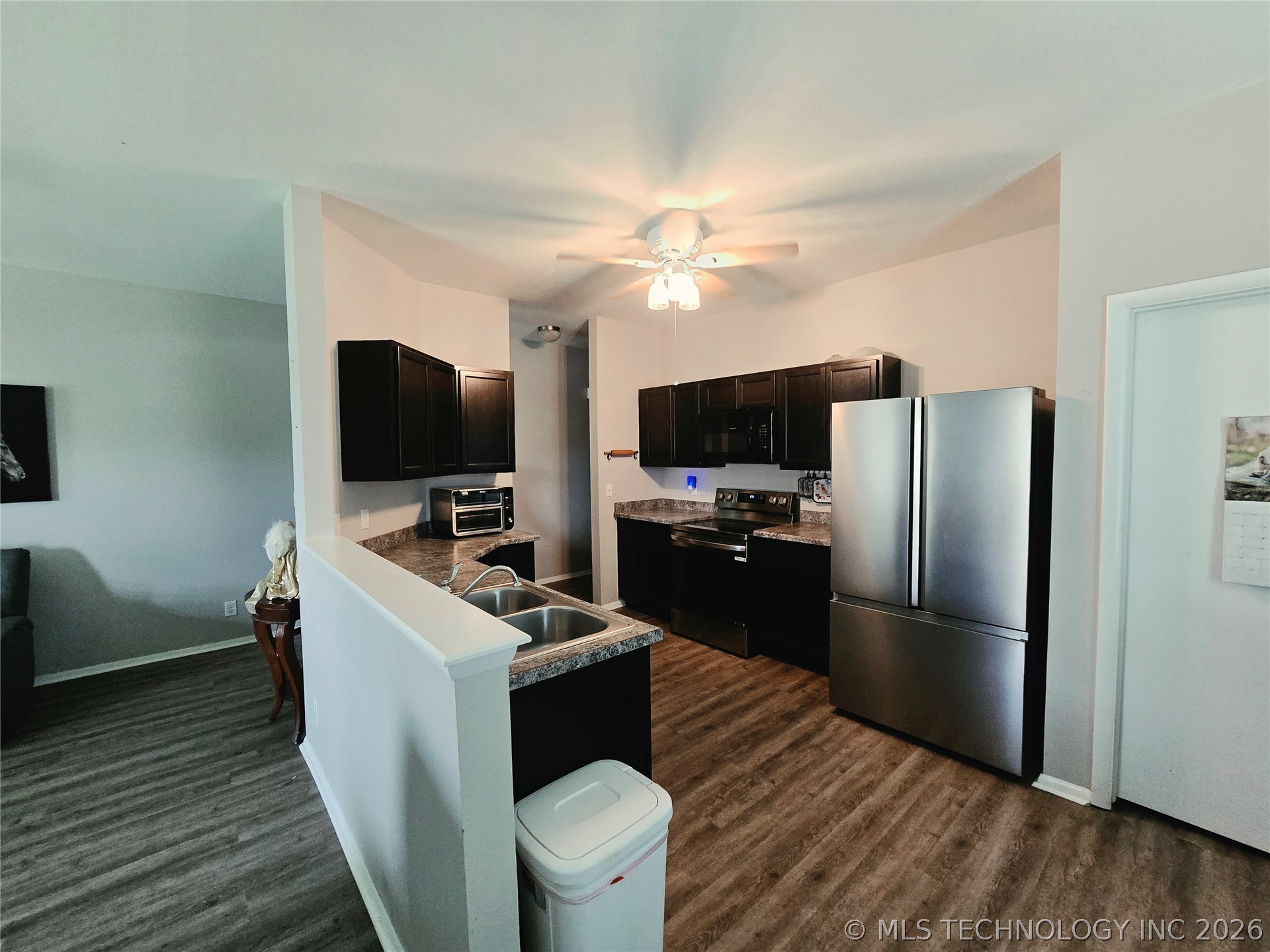 2801 Lariat Lane Property Photo 4