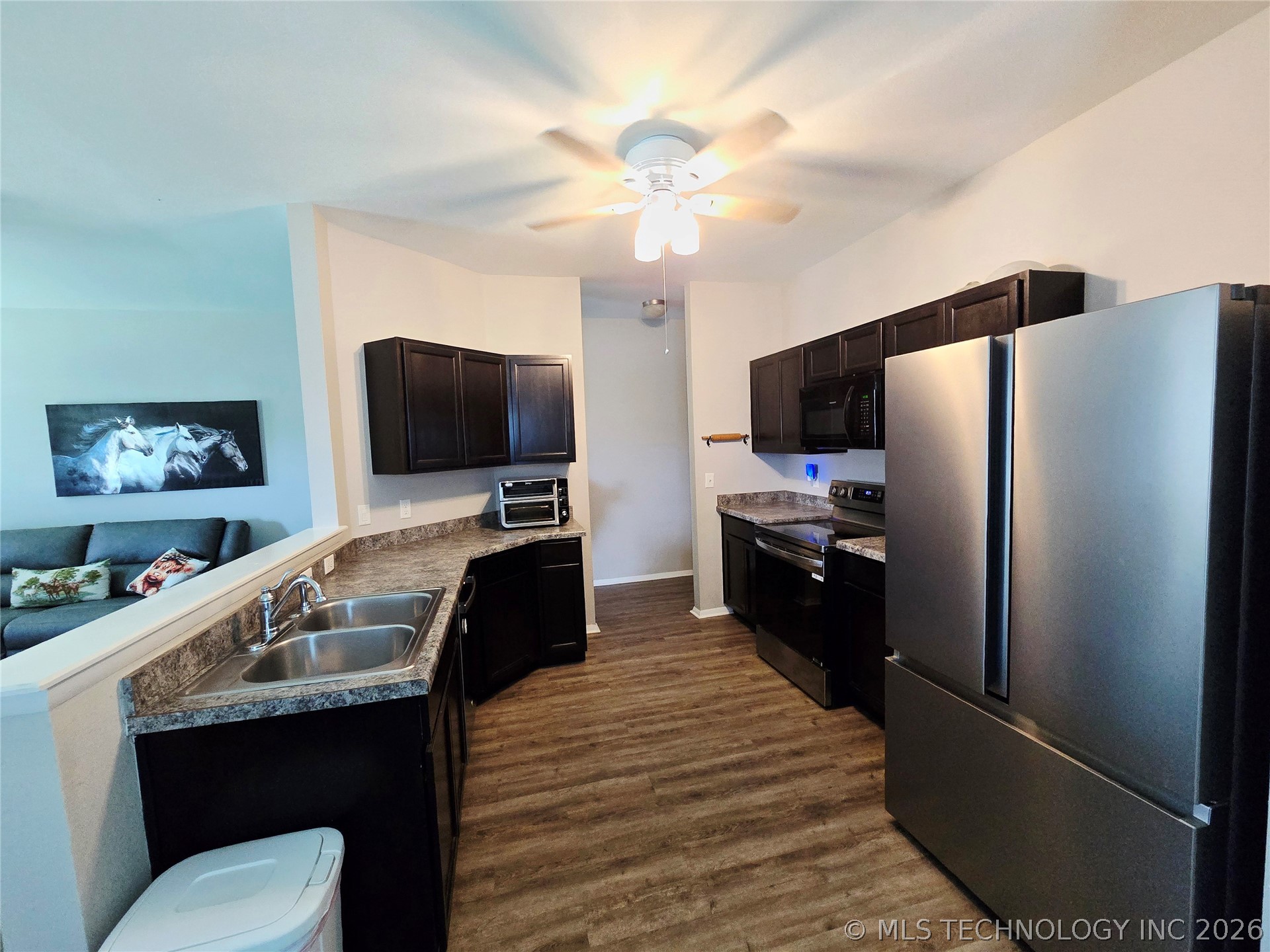 2801 Lariat Lane Property Photo 5