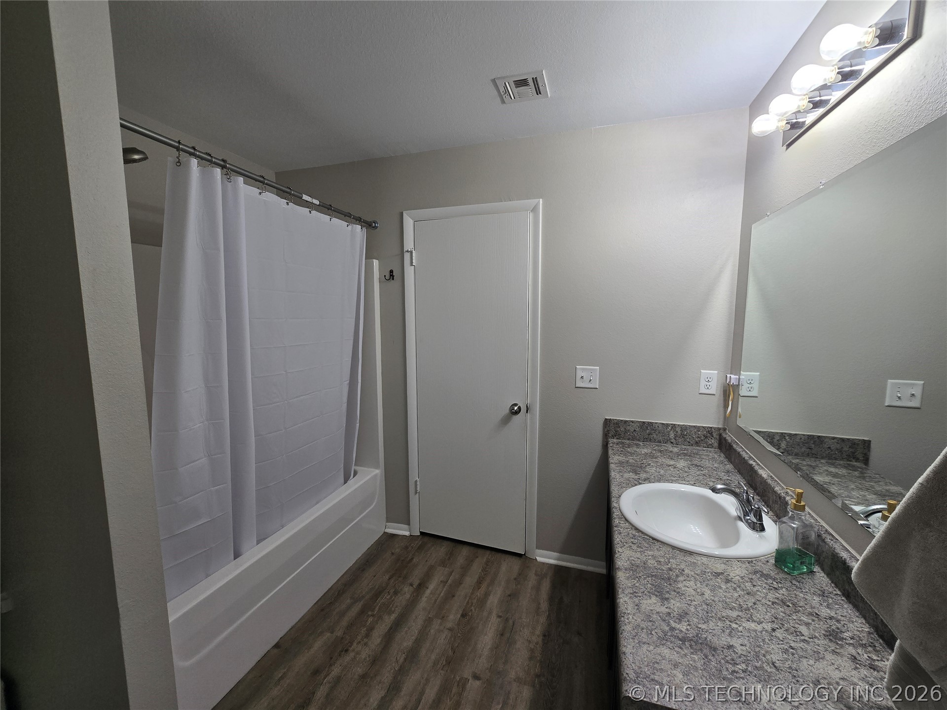 2801 Lariat Lane Property Photo 11