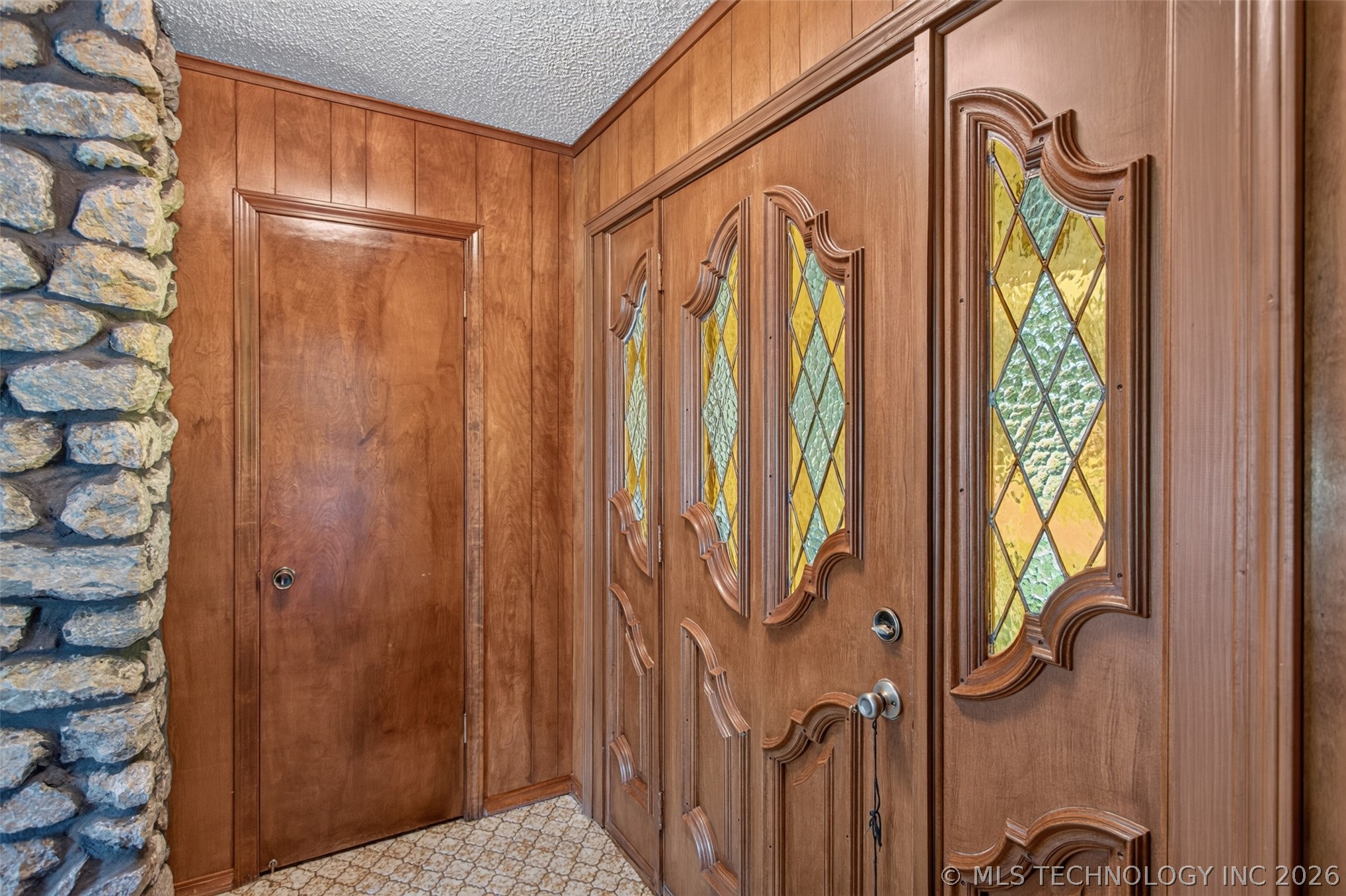 1102 N Delaware Street Property Photo 9