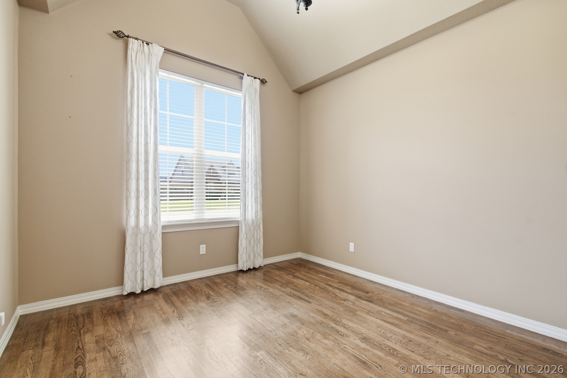 18713 E 42nd Place Property Photo 5