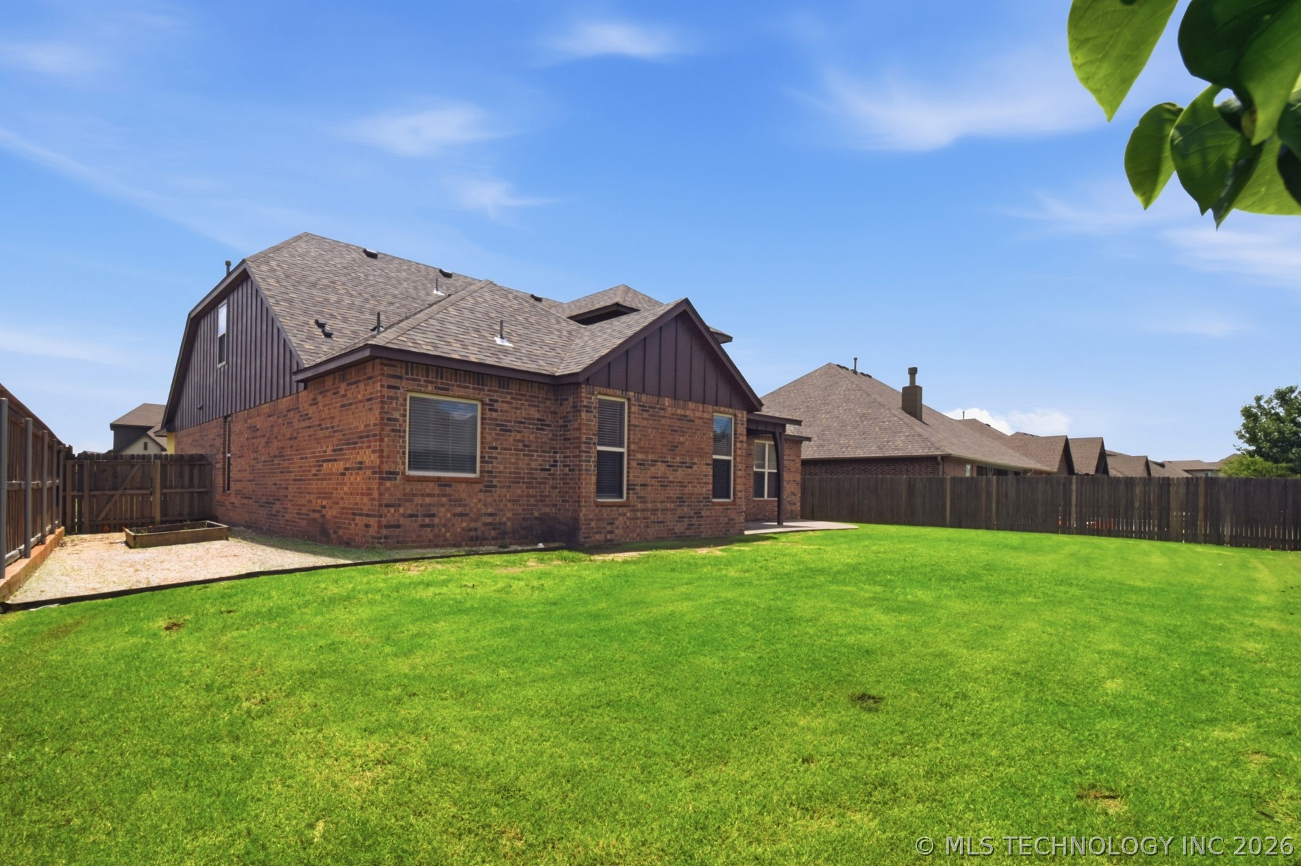 18713 E 42nd Place Property Photo 26