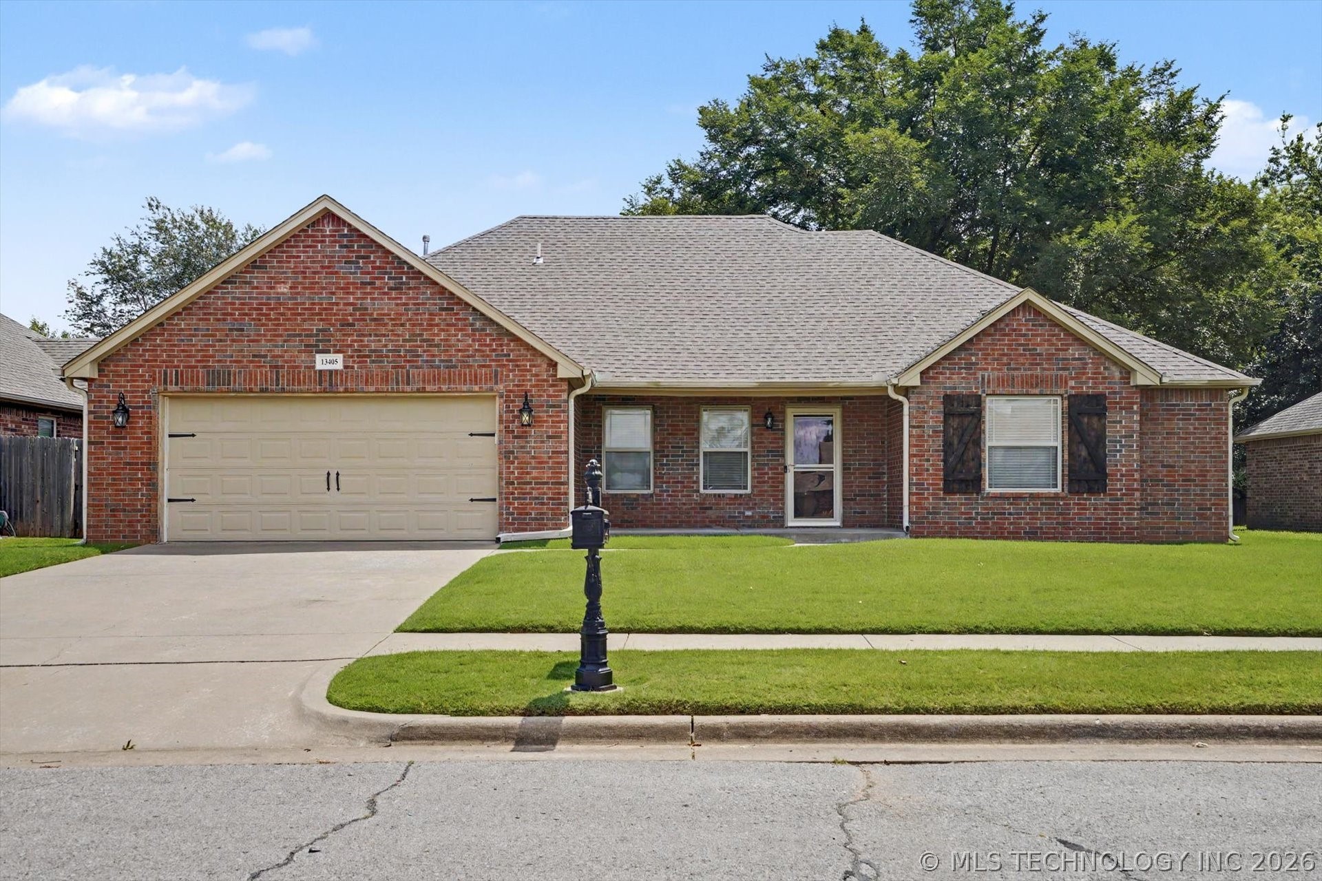 13405 S Poplar Street Property Photo 1