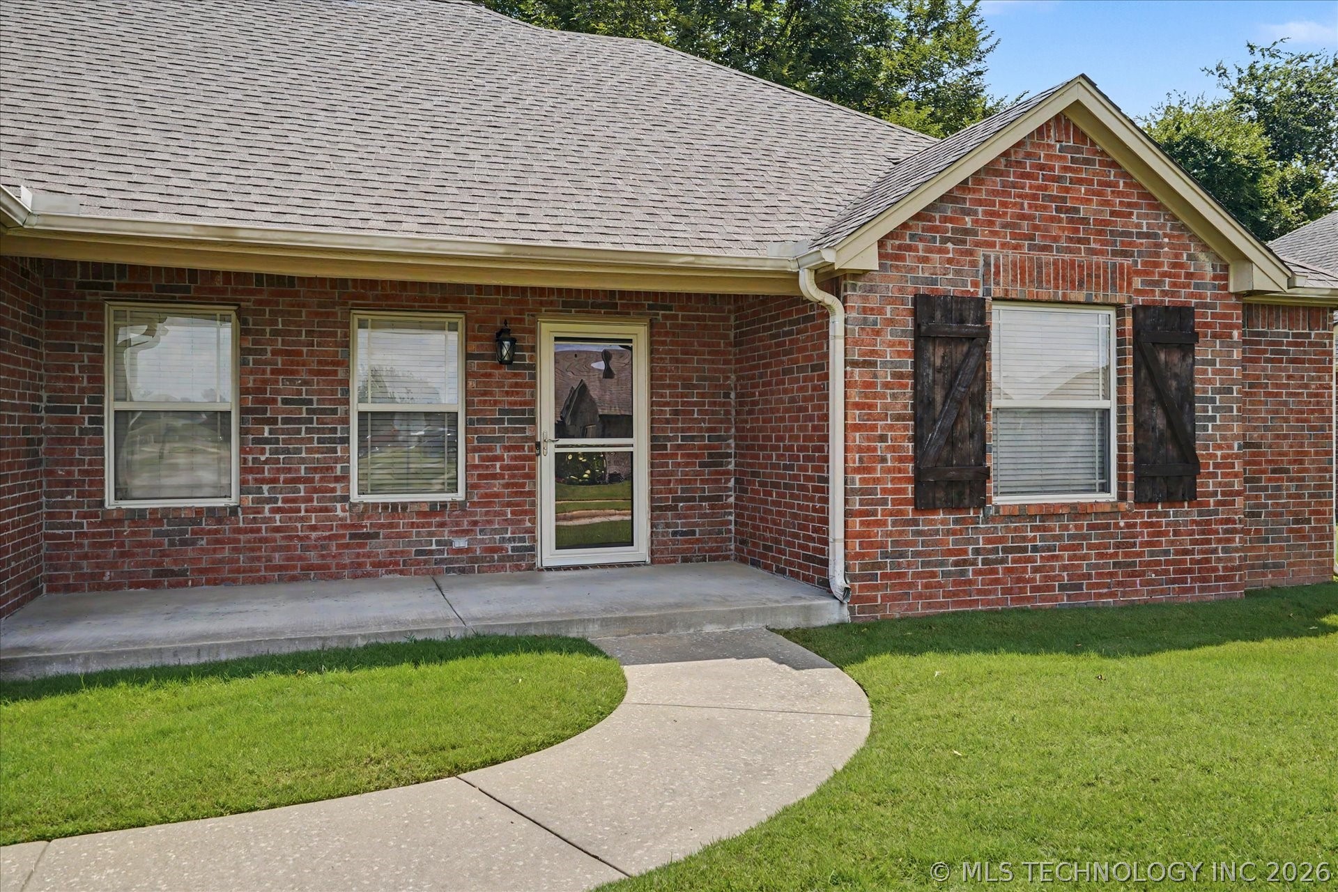 13405 S Poplar Street Property Photo 2