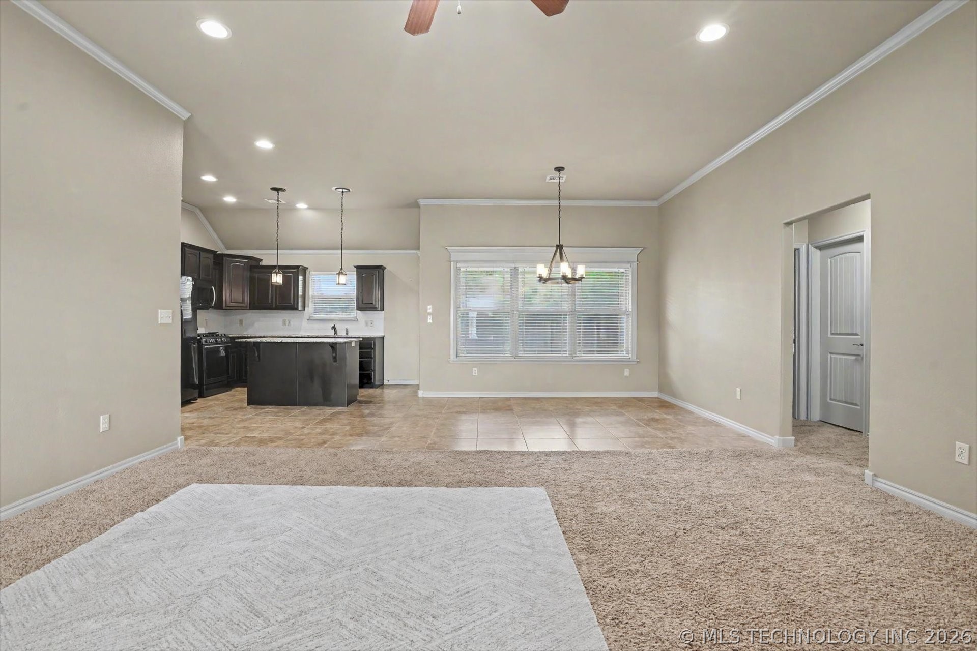 13405 S Poplar Street Property Photo 3