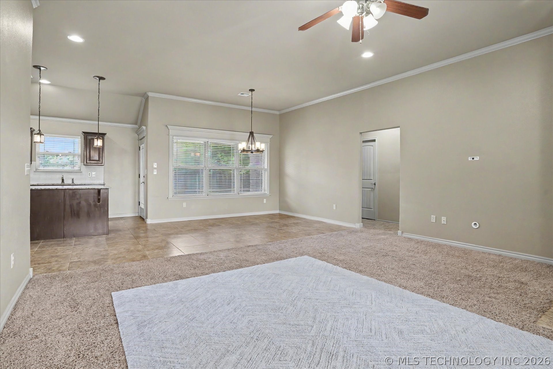 13405 S Poplar Street Property Photo 4