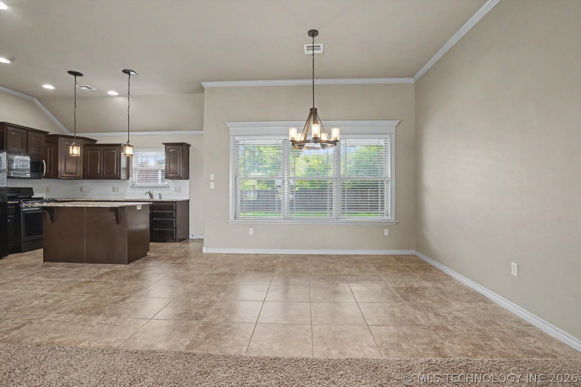 13405 S Poplar Street Property Photo 7