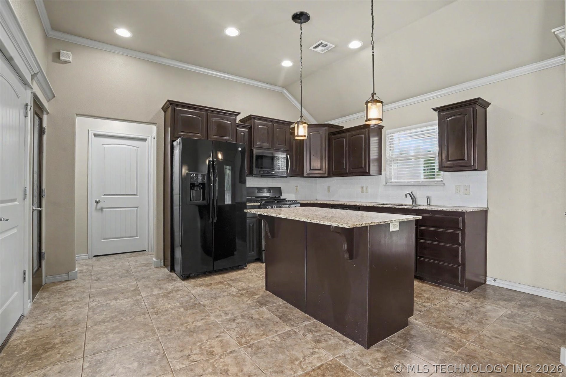 13405 S Poplar Street Property Photo 8