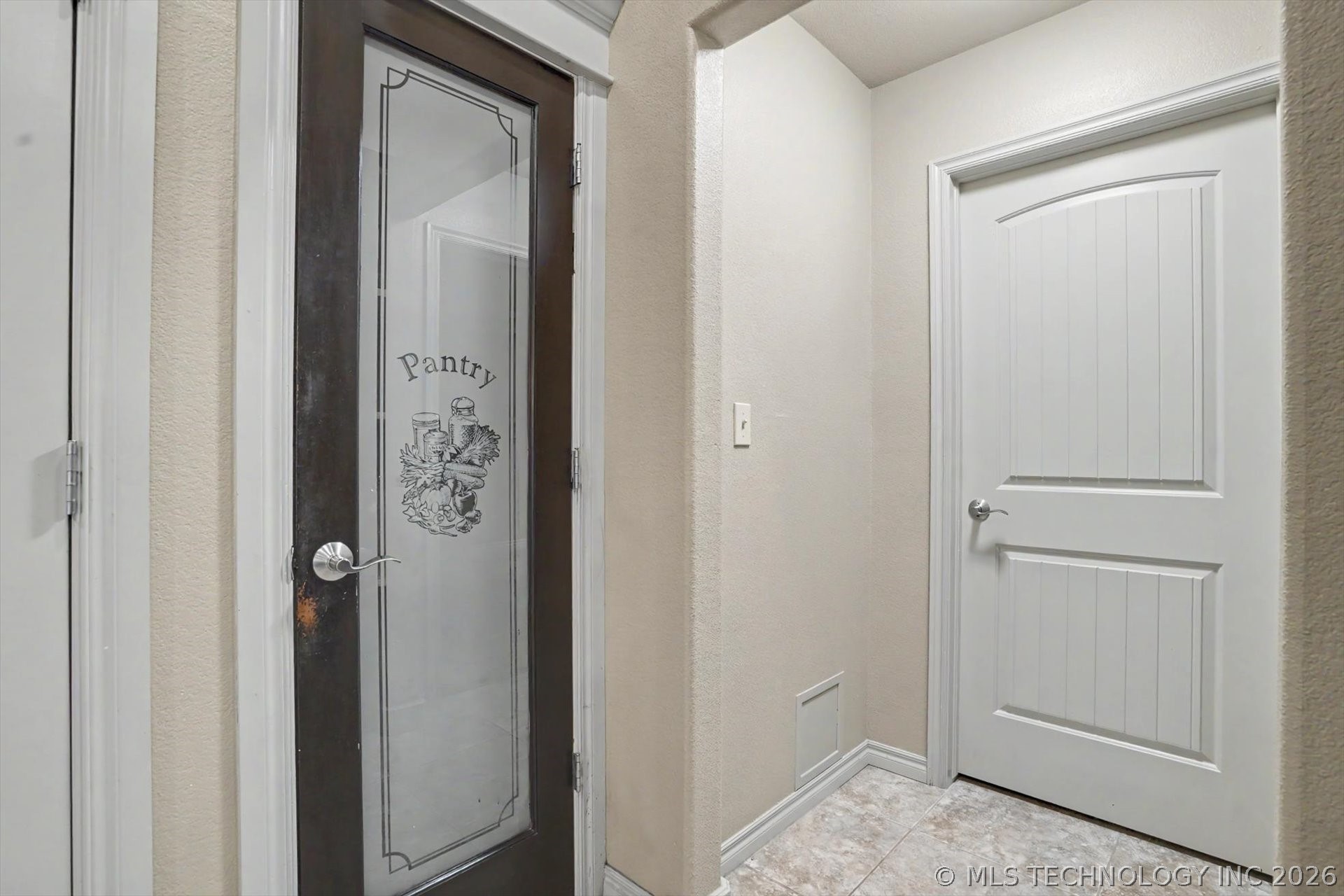13405 S Poplar Street Property Photo 12