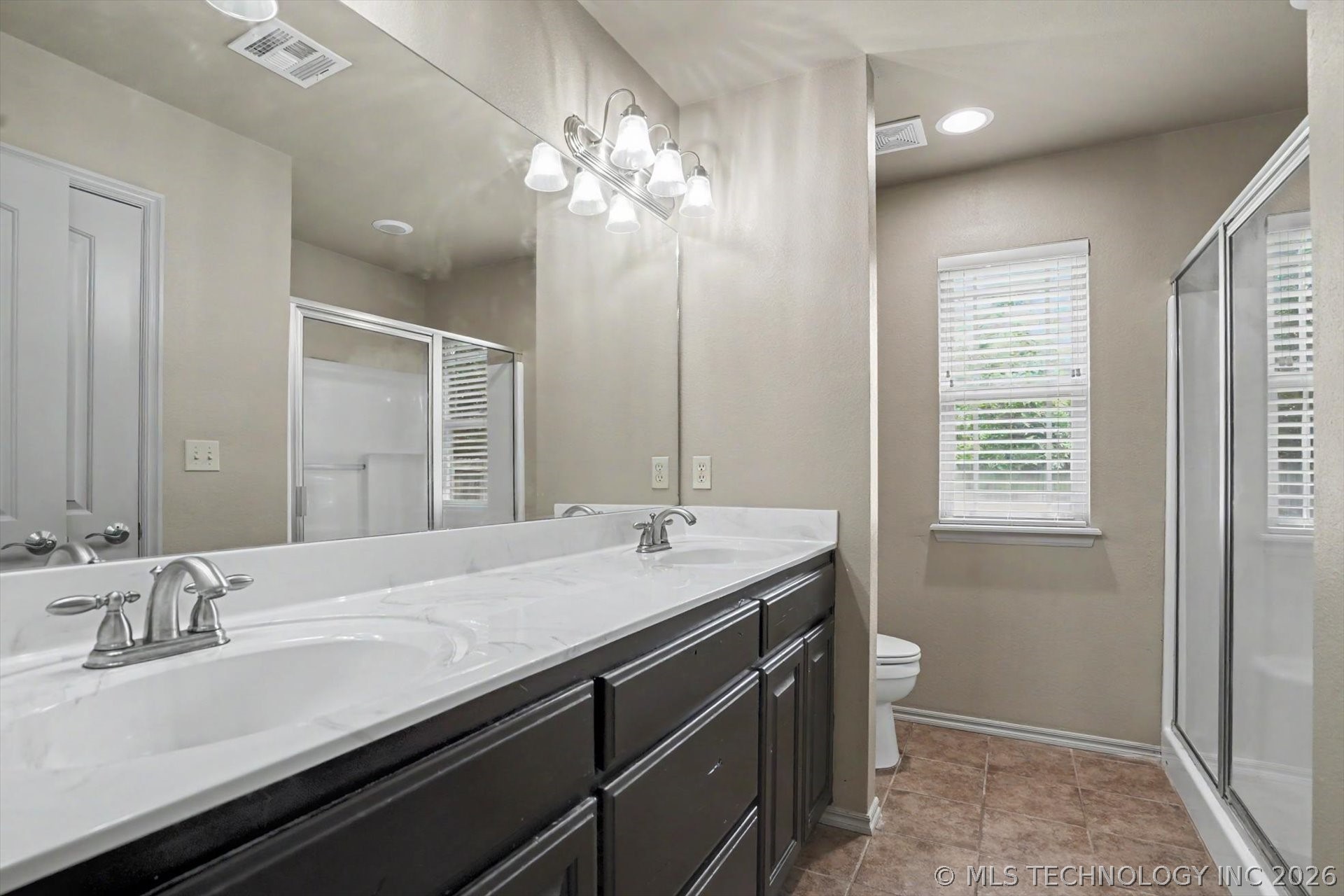 13405 S Poplar Street Property Photo 15