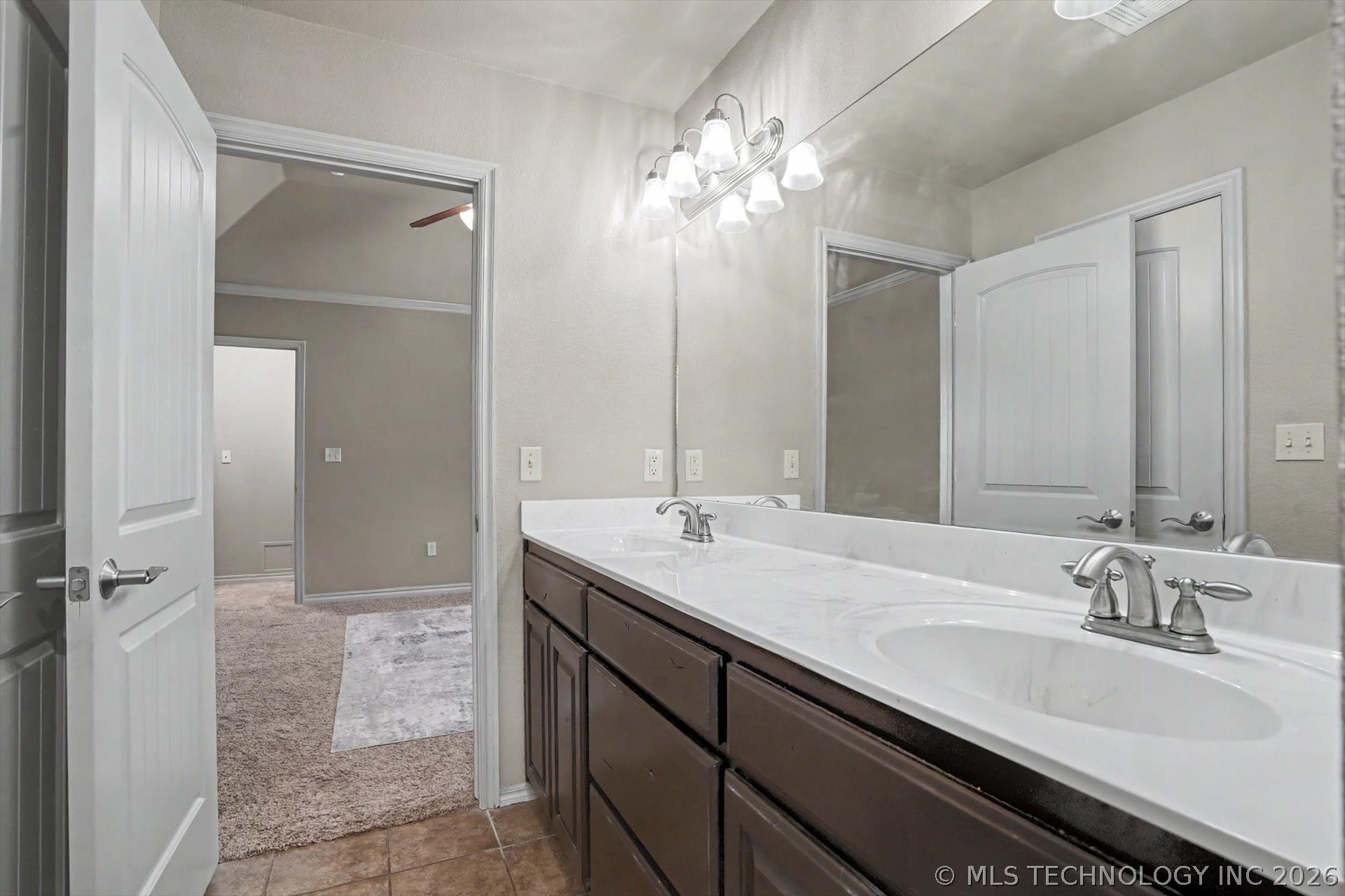 13405 S Poplar Street Property Photo 16
