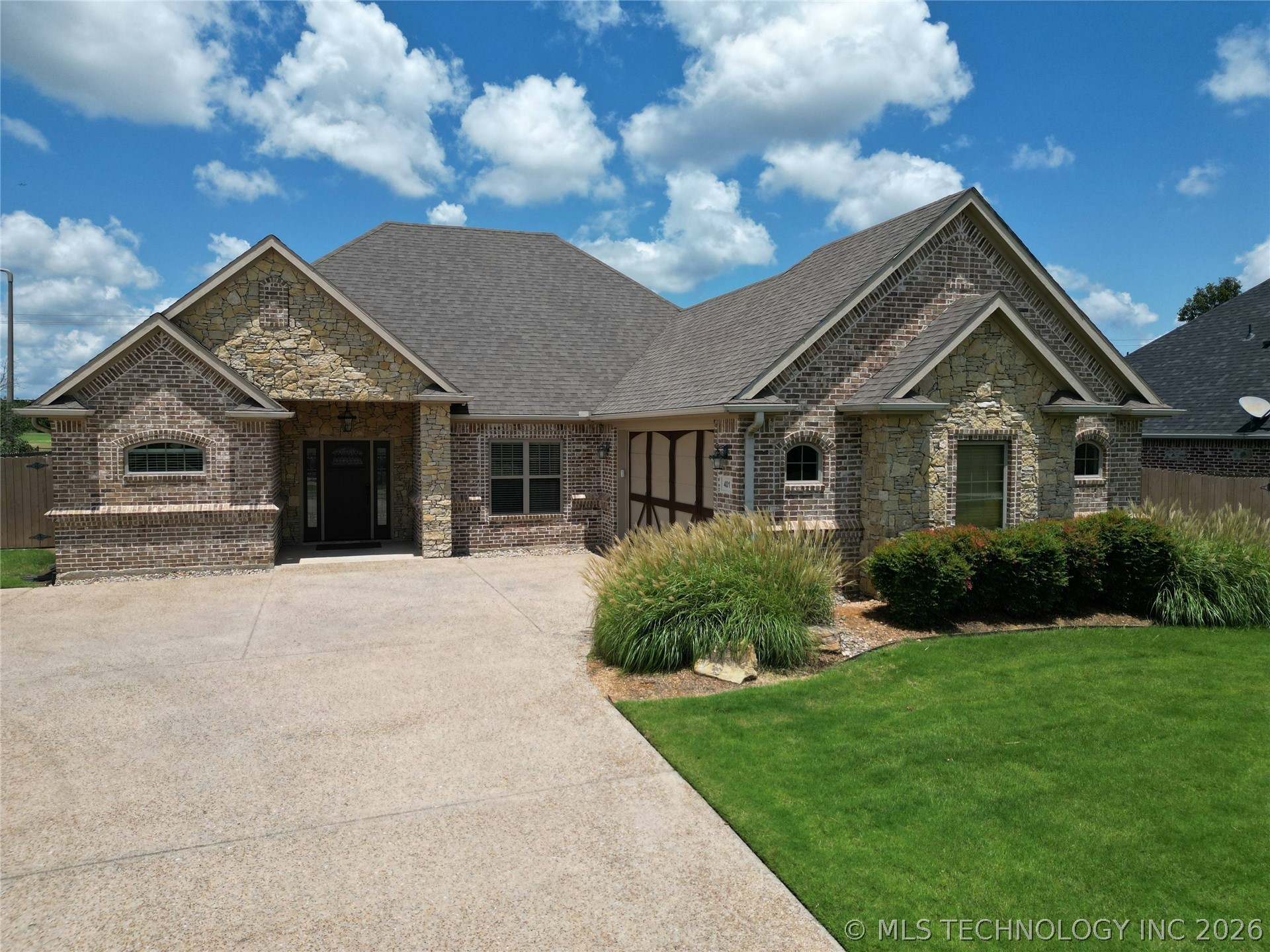 401 Wandering Way