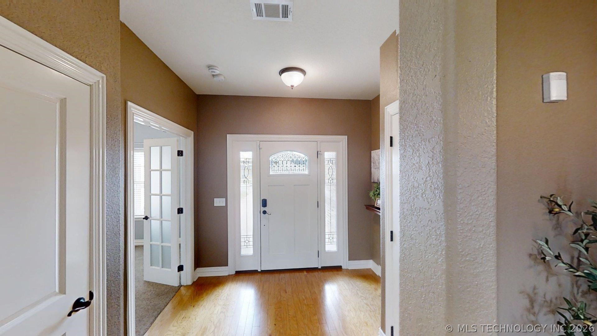 401 Wandering Way Property Photo 10