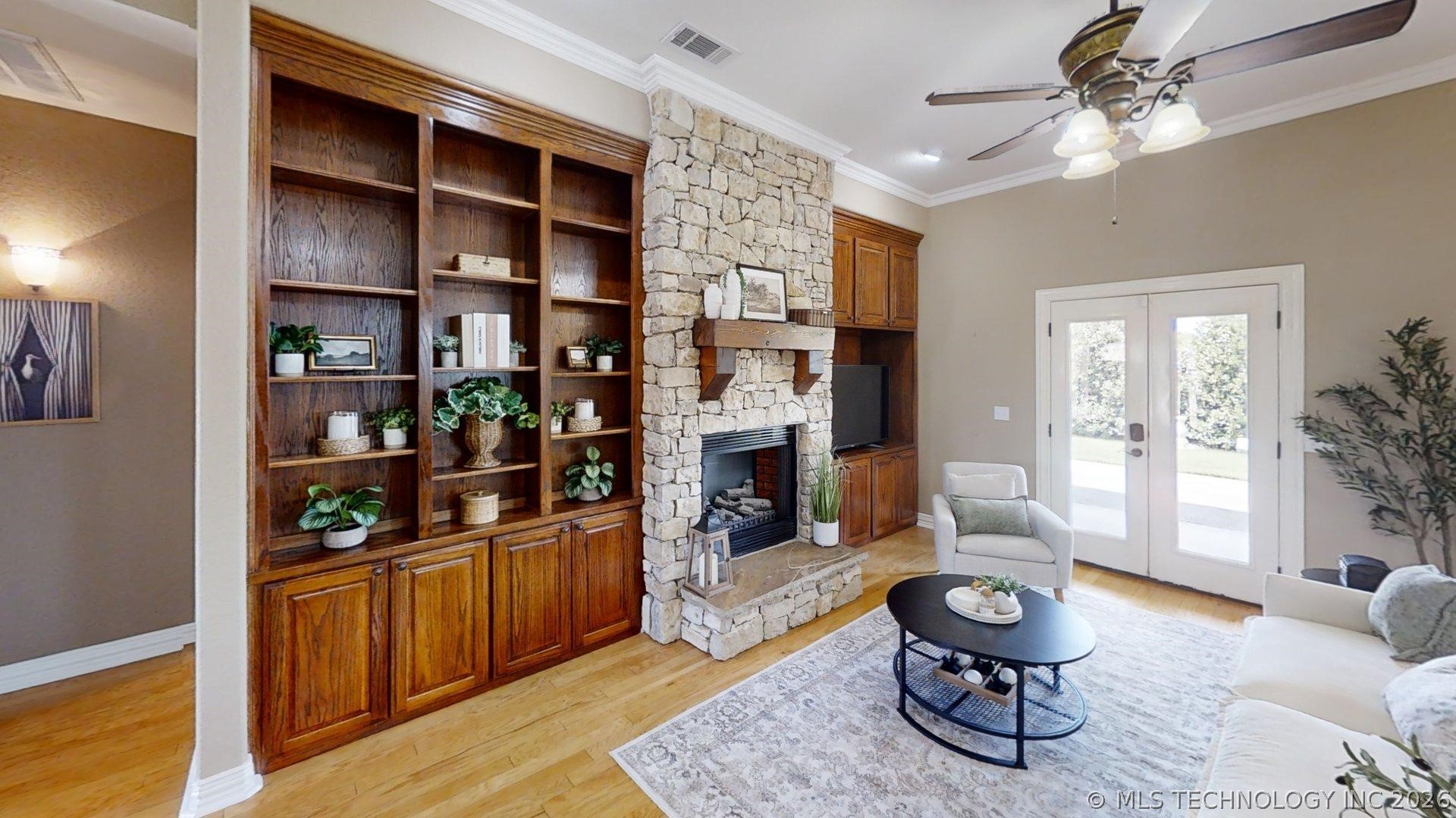 401 Wandering Way Property Photo 11
