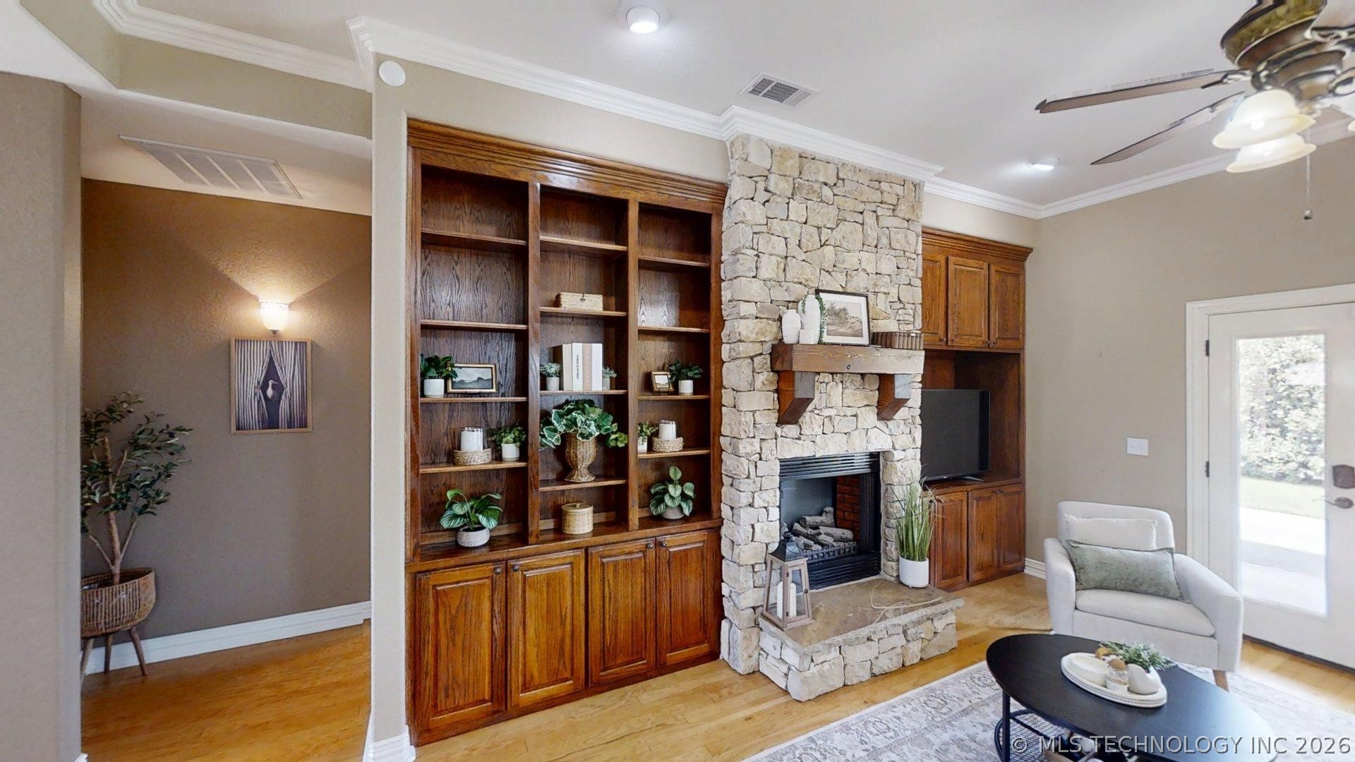 401 Wandering Way Property Photo 12