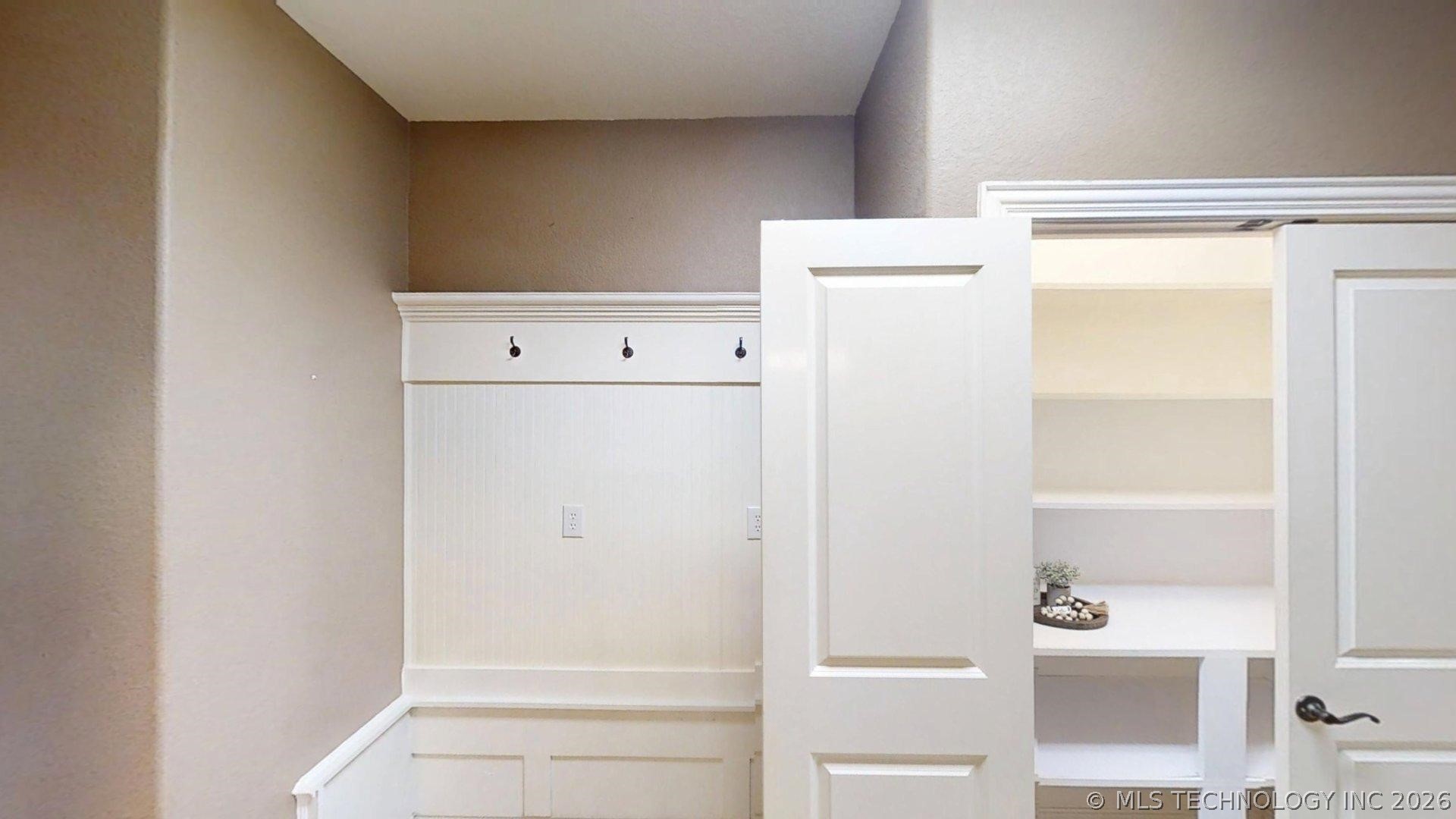 401 Wandering Way Property Photo 29