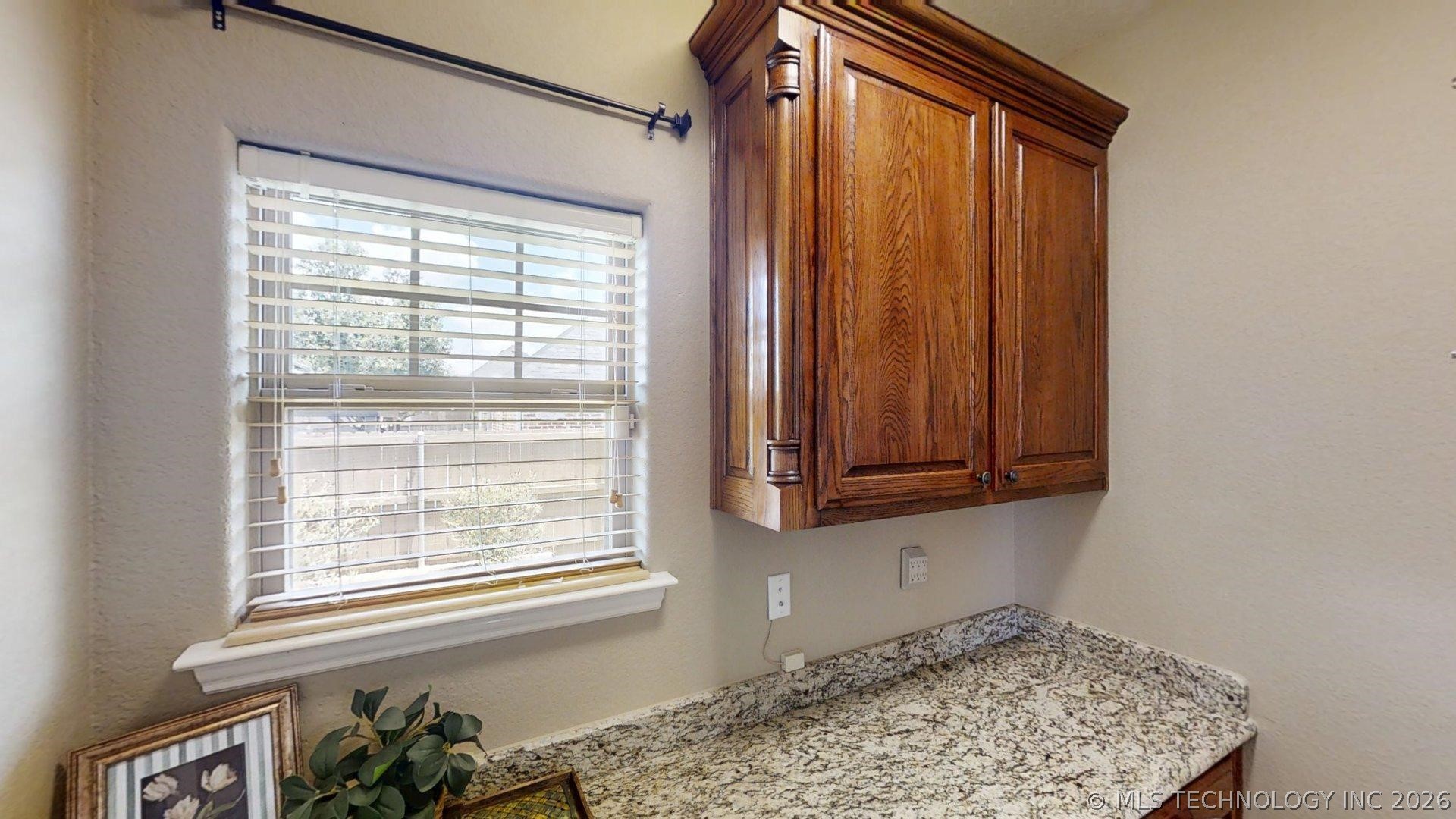 401 Wandering Way Property Photo 30