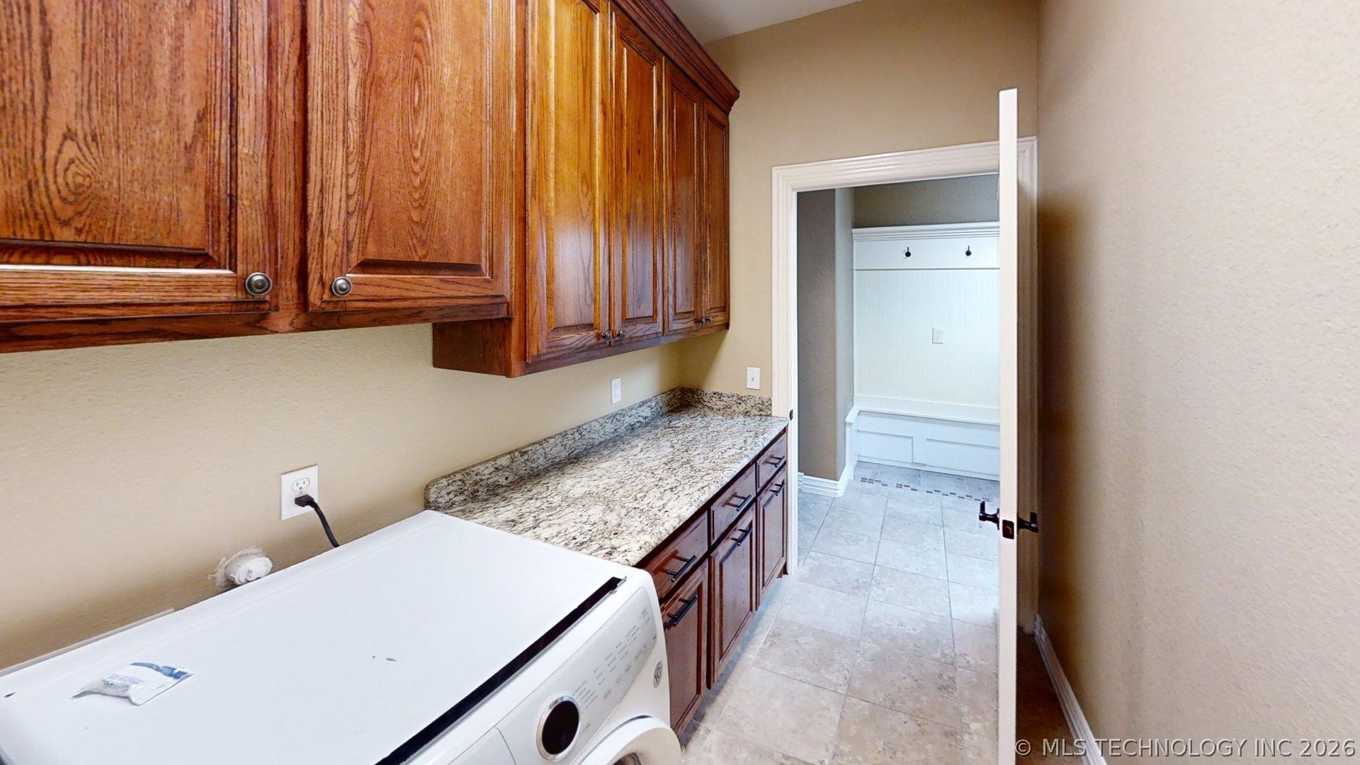 401 Wandering Way Property Photo 32