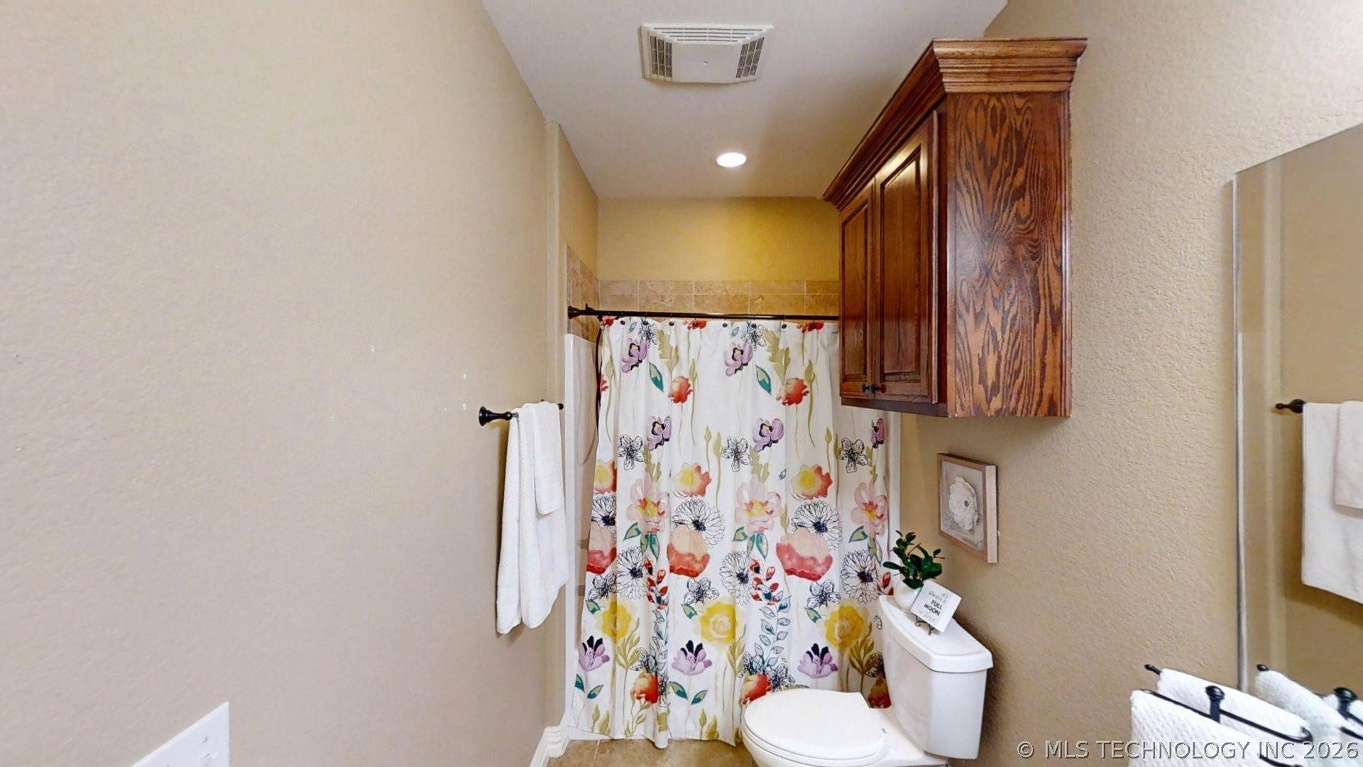 401 Wandering Way Property Photo 33