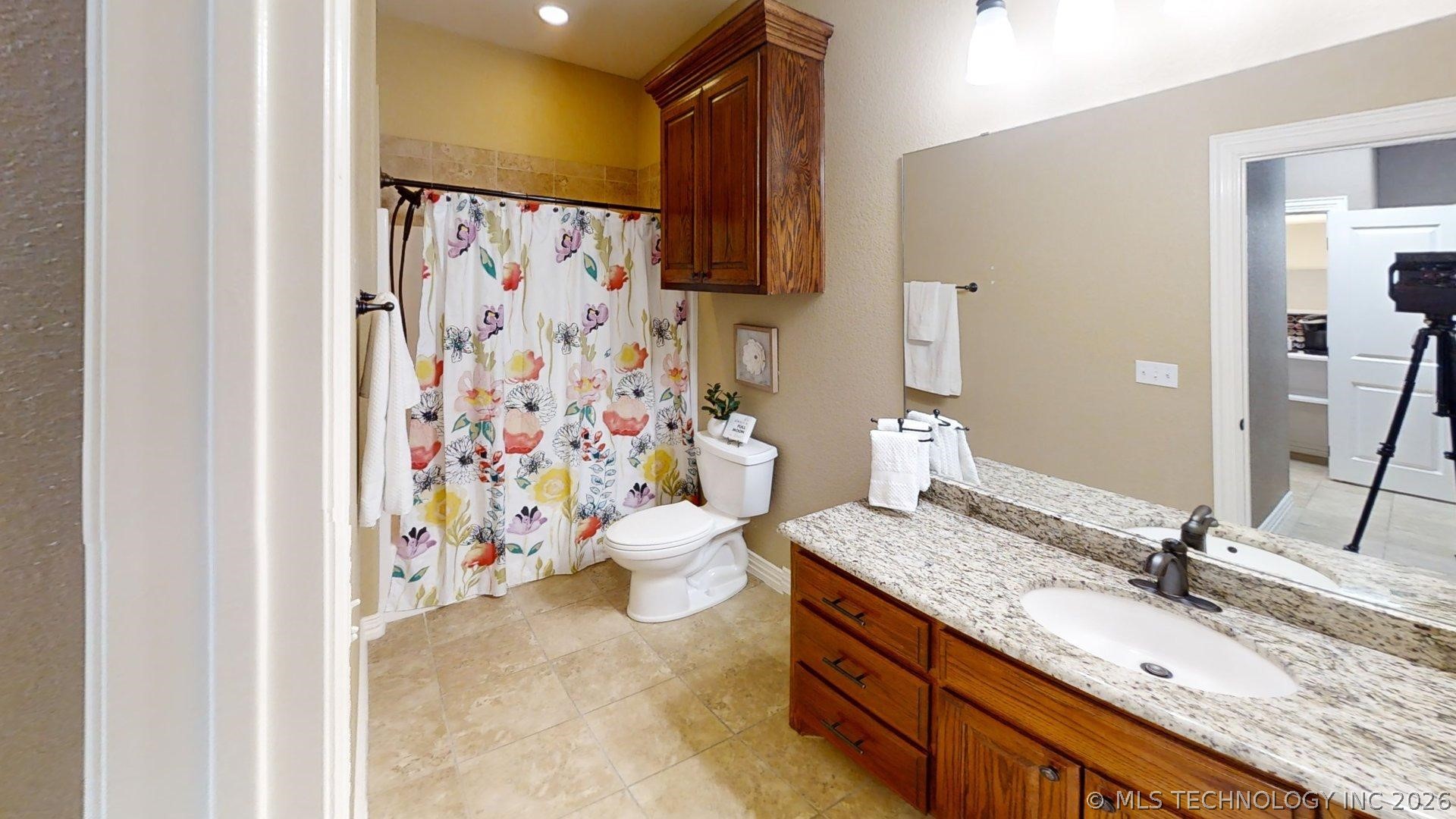 401 Wandering Way Property Photo 34