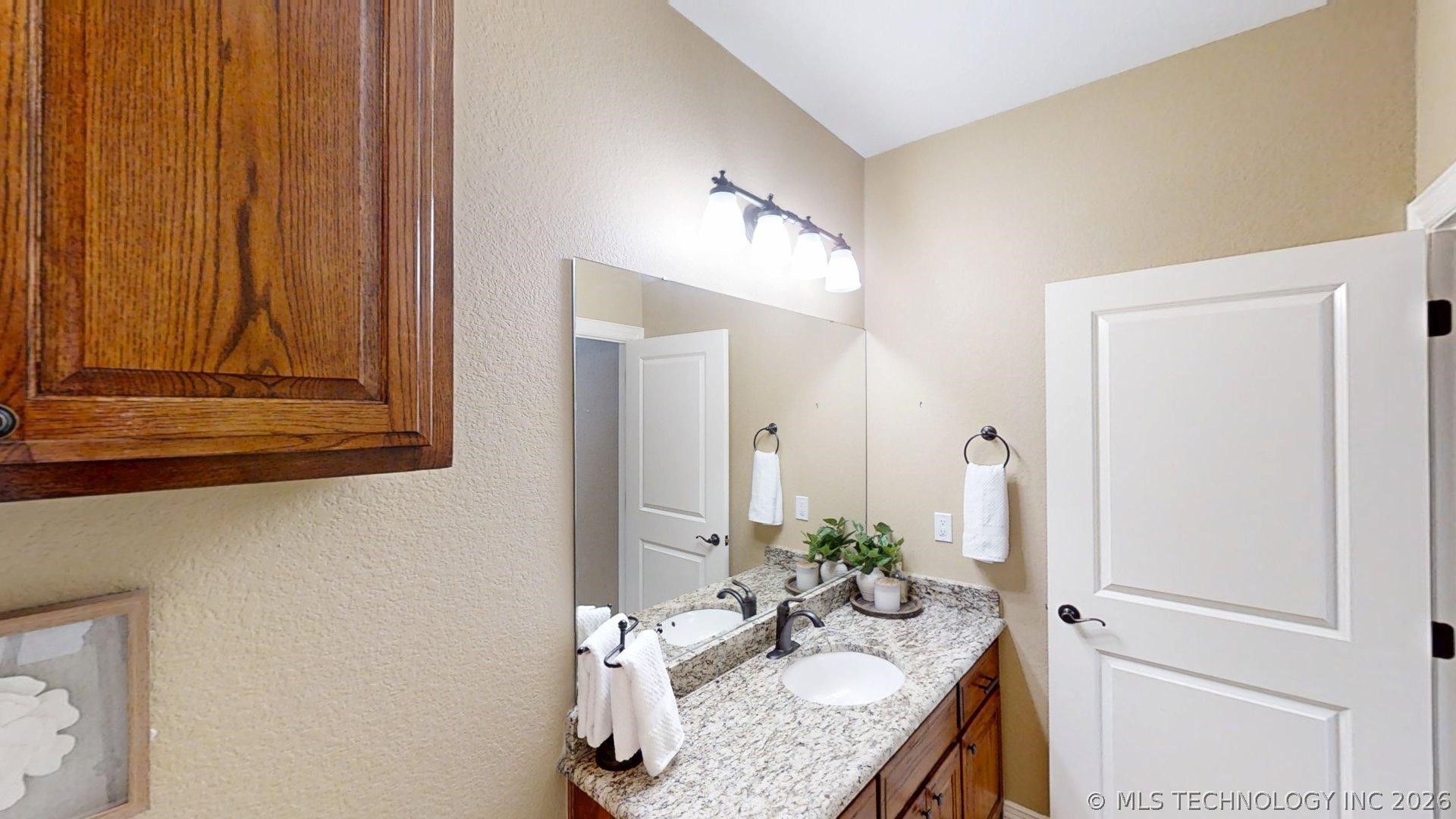 401 Wandering Way Property Photo 35