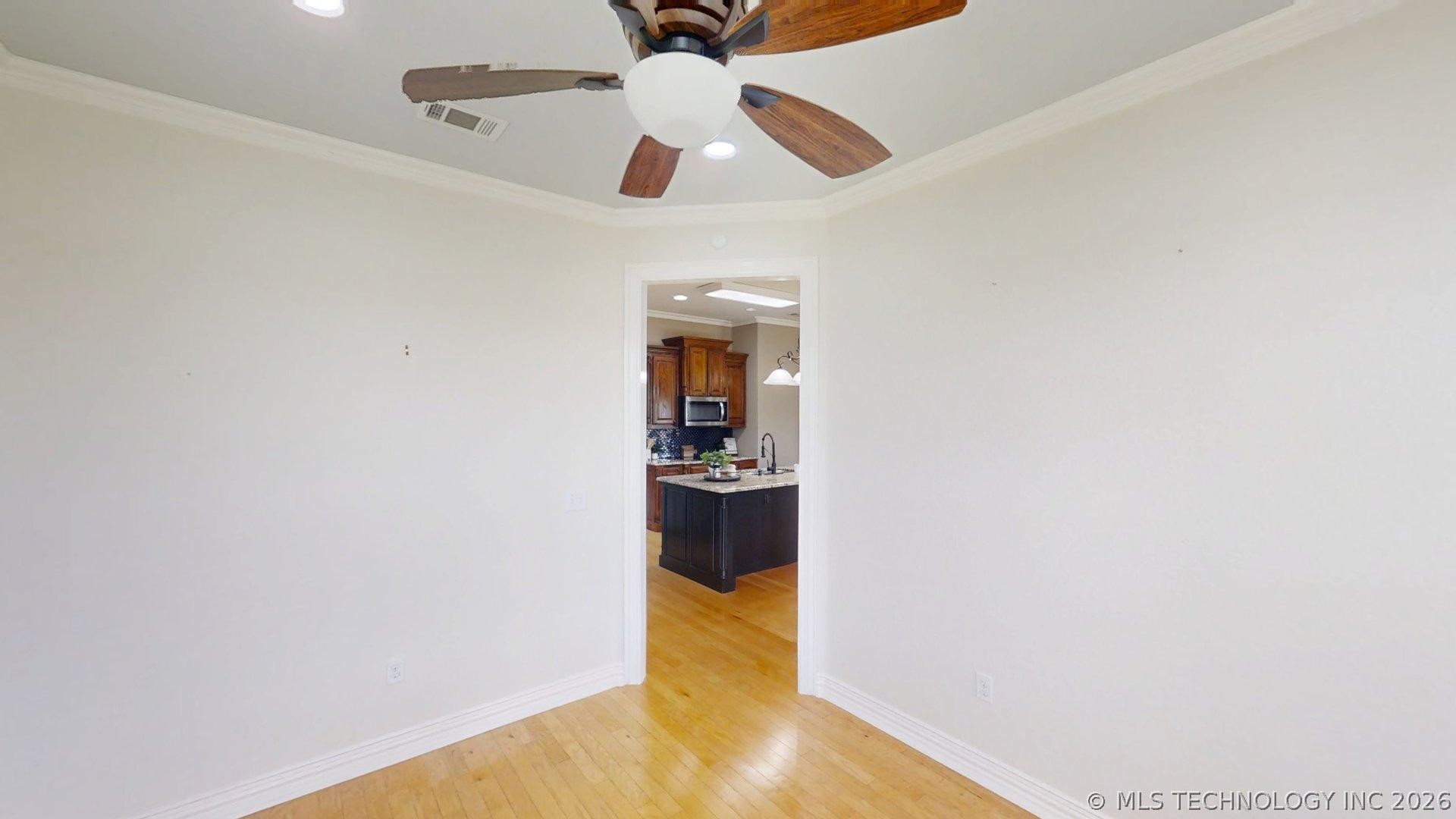 401 Wandering Way Property Photo 36
