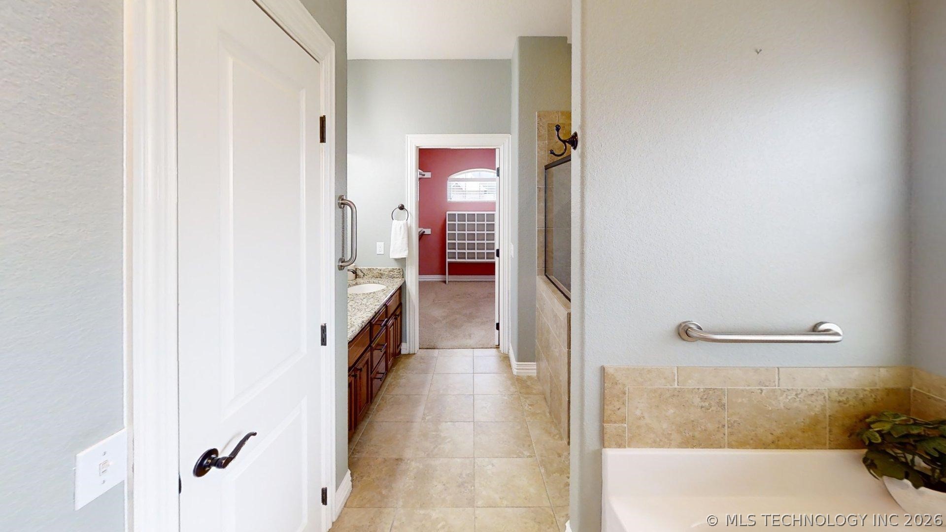 401 Wandering Way Property Photo 44