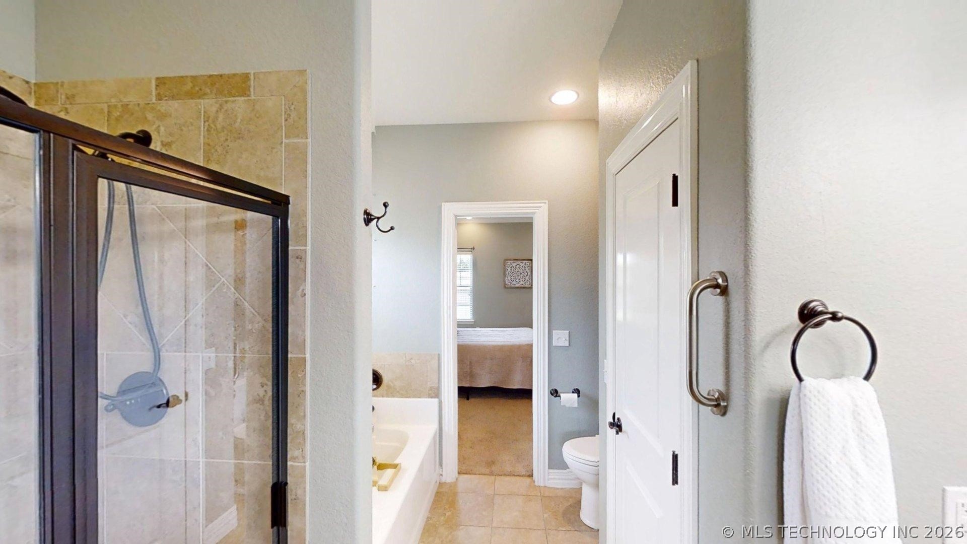 401 Wandering Way Property Photo 45